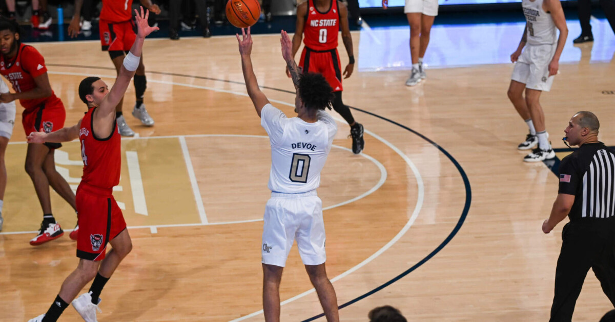 Georgia Tech Memulai Perjalanan di Pittsburgh – Bola Basket Pria – Jaket Kuning Georgia Tech