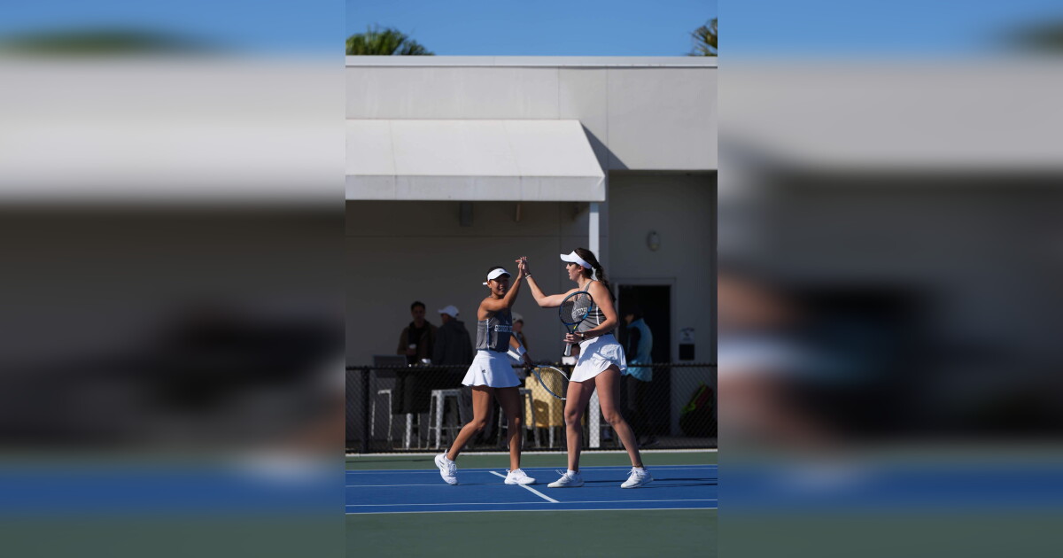 Persiapan Tenis Wanita untuk Akhir Pekan ITA – Tenis Wanita – Jaket Kuning Georgia Tech