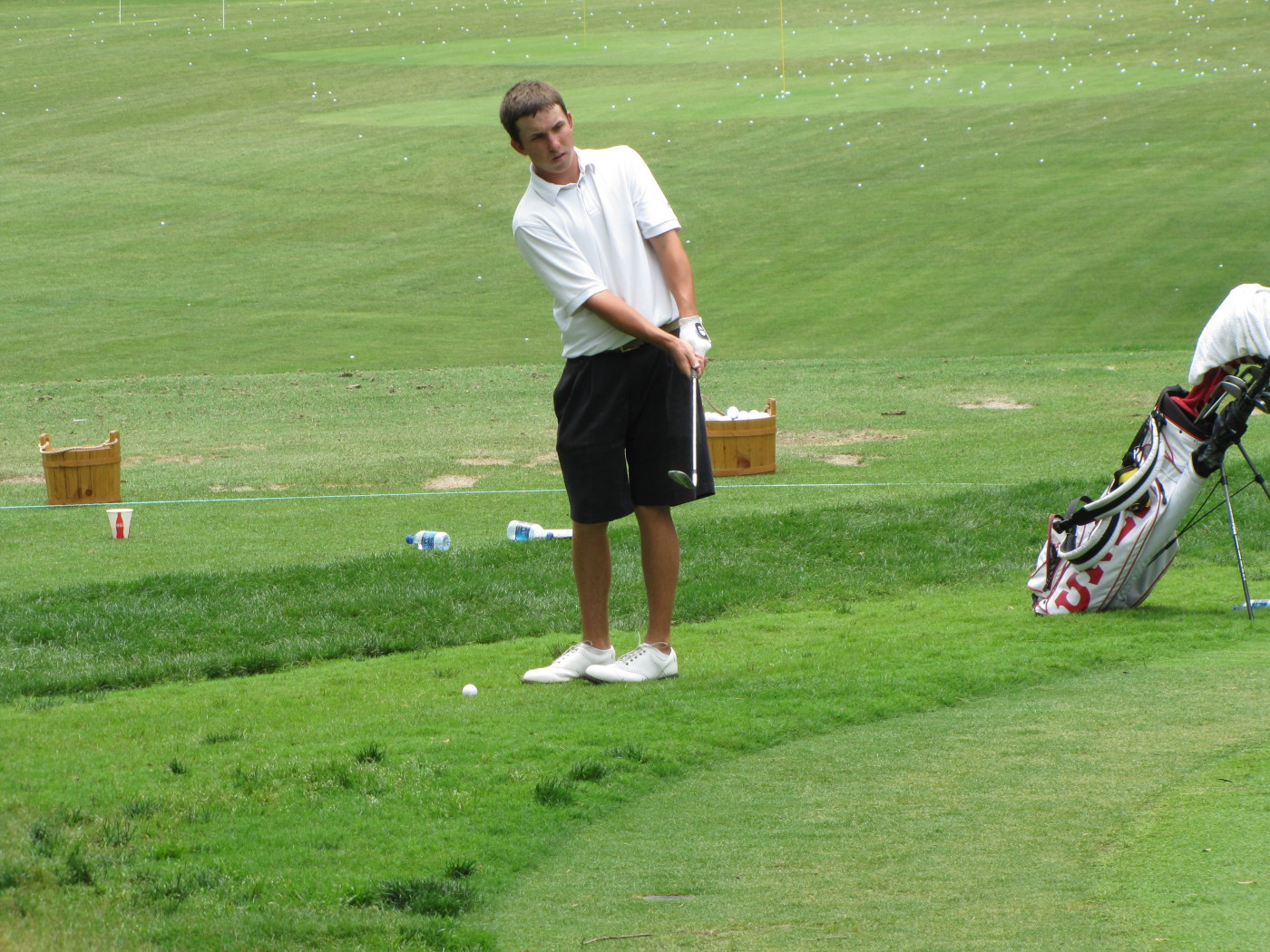 Paul Haley practicing chips before Round 1 of the 2010 NCAA Golf Championship, June 1, 2010.