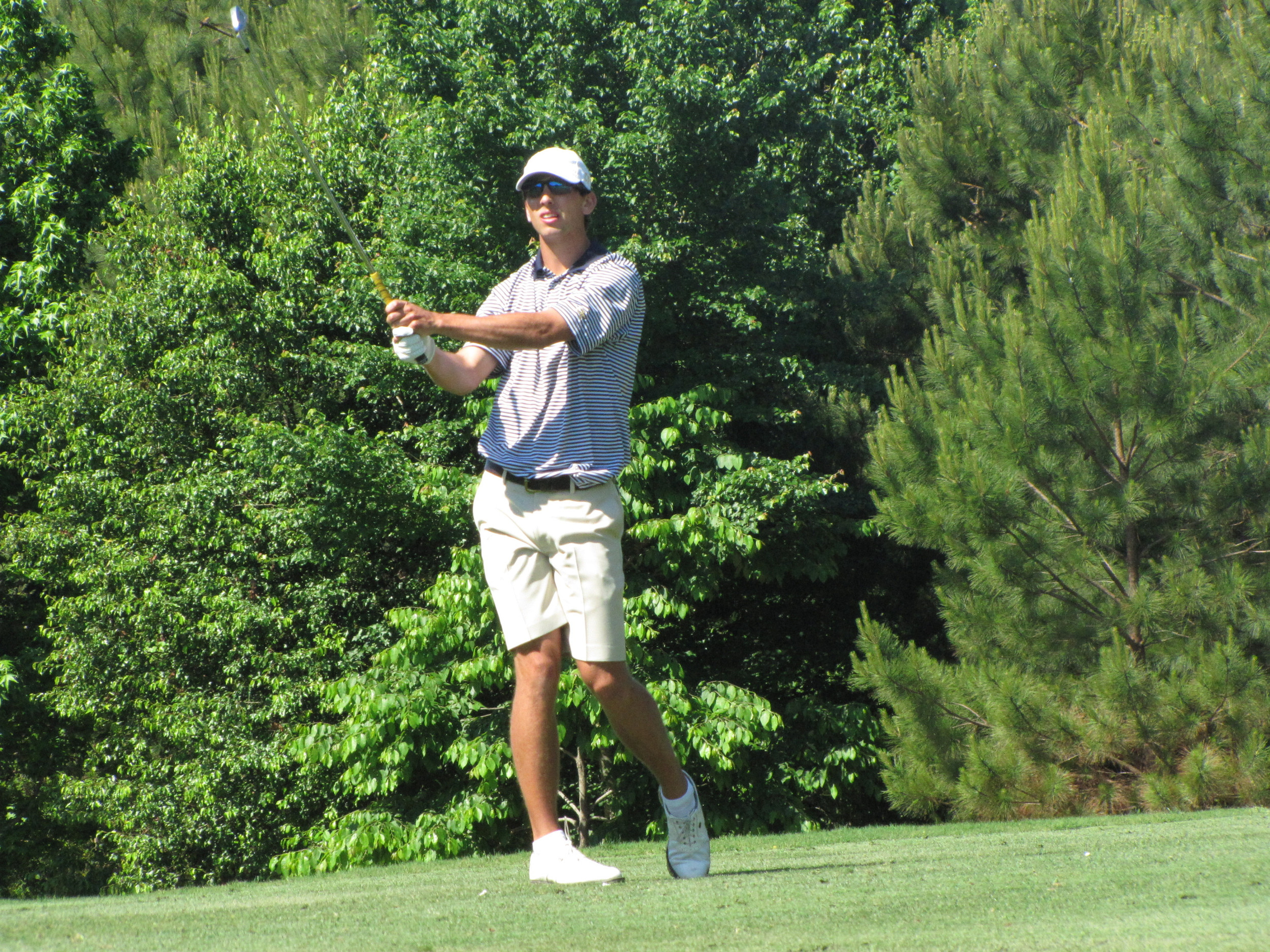 Seth Reeves watches his tee shot at the 4th hole during the final round of the NCAA Raleigh Regional.