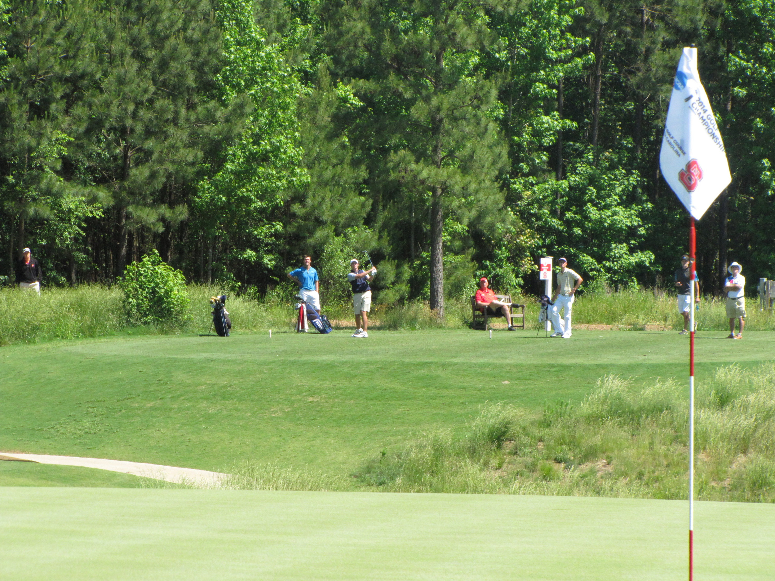 Bo Andrews tees off at the par-3 6th hole during the final round of the NCAA Raleigh Regional.