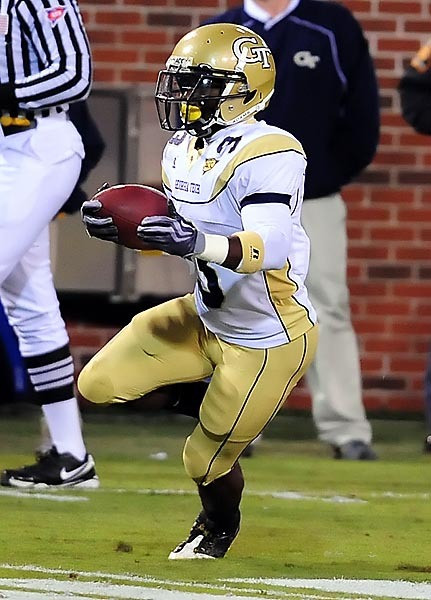 Marcus Wright (3) runs for yardage in the first half. Photo by LensEffects