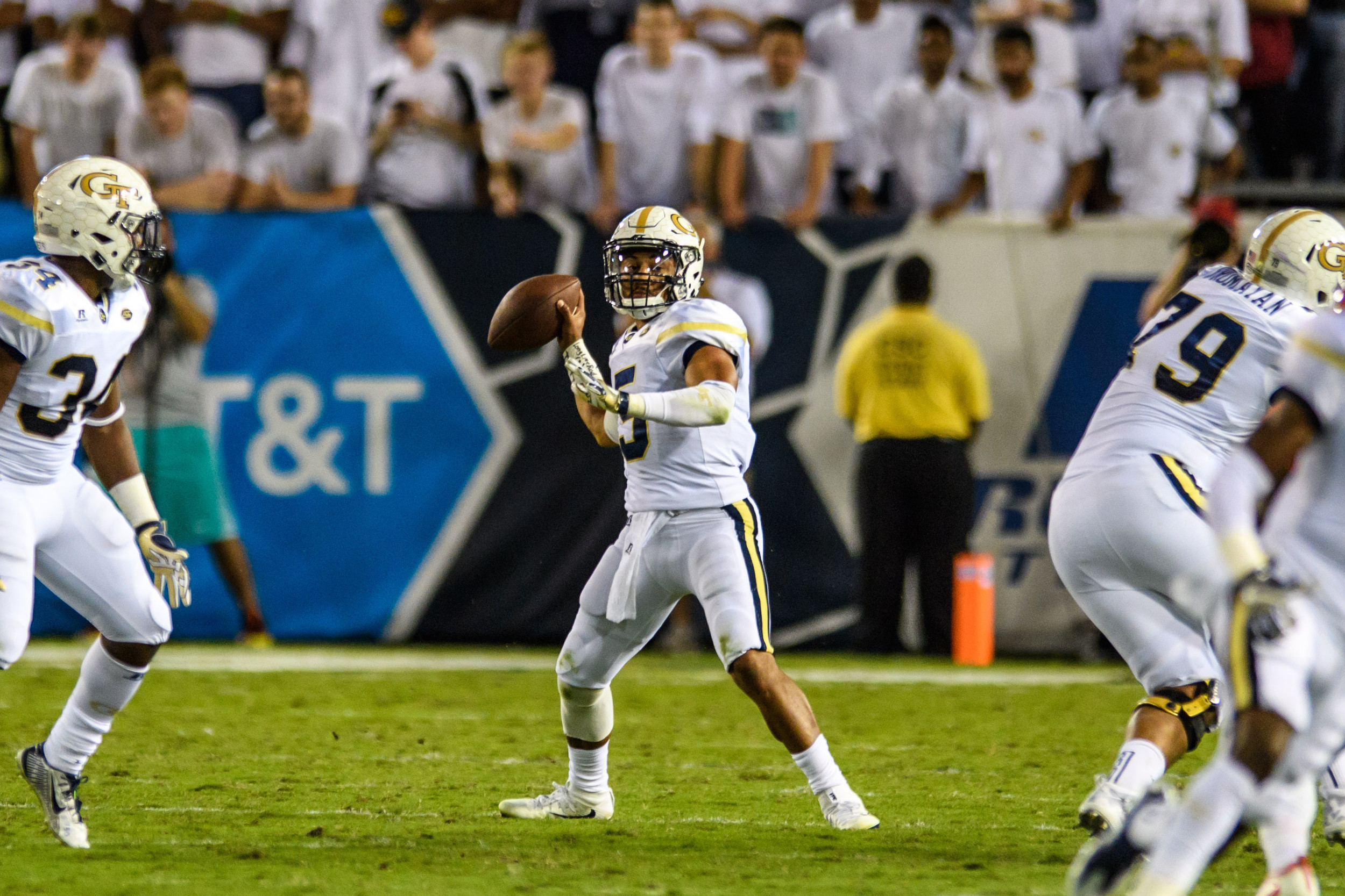 Justin Thomas (5) in the pocket looking downfield for the open receiver versus Clemson on Sept. 22, 2016.
