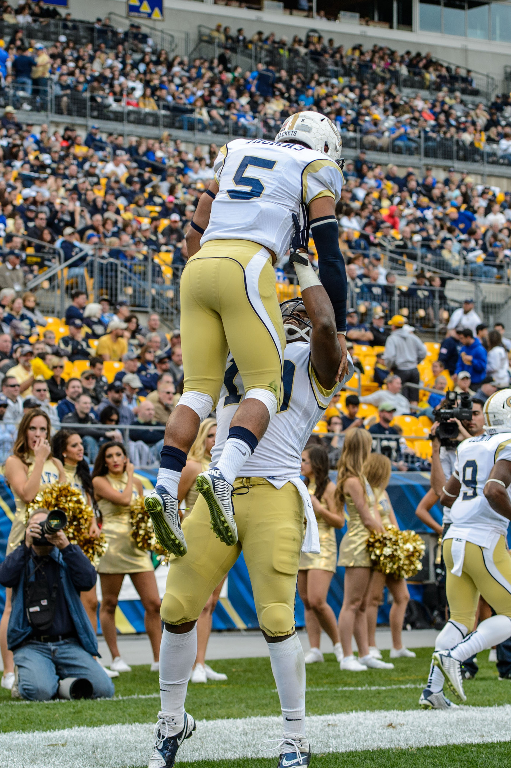 Synjyn Days (10), Justin Thomas (5)