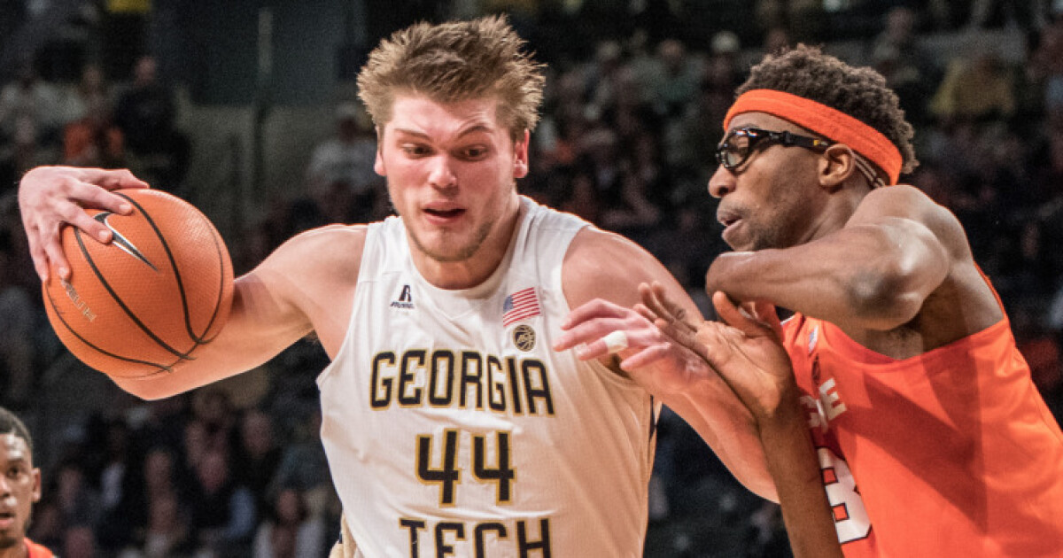 Tech Basketball Visits Louisville Tech Yellow Jackets