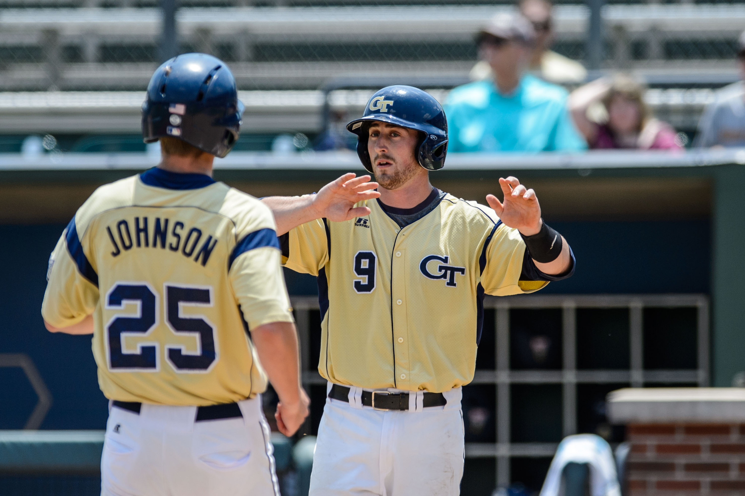 Kel Johnson (25), A.J. Murray (9)