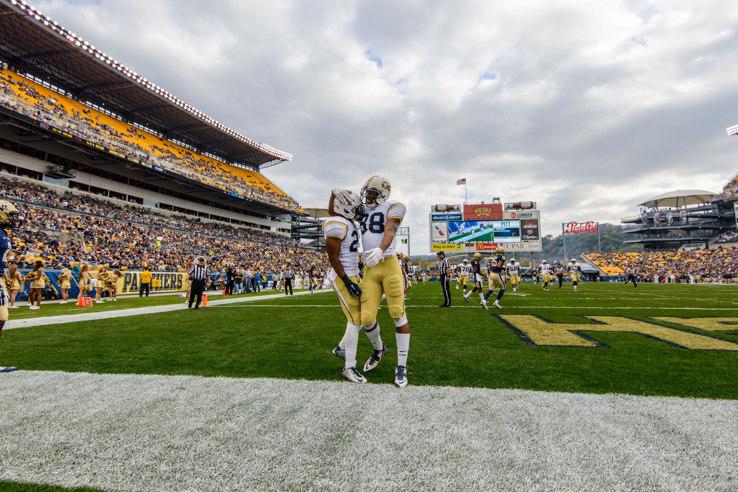 Charles Perkins (21), Darren Waller (88)