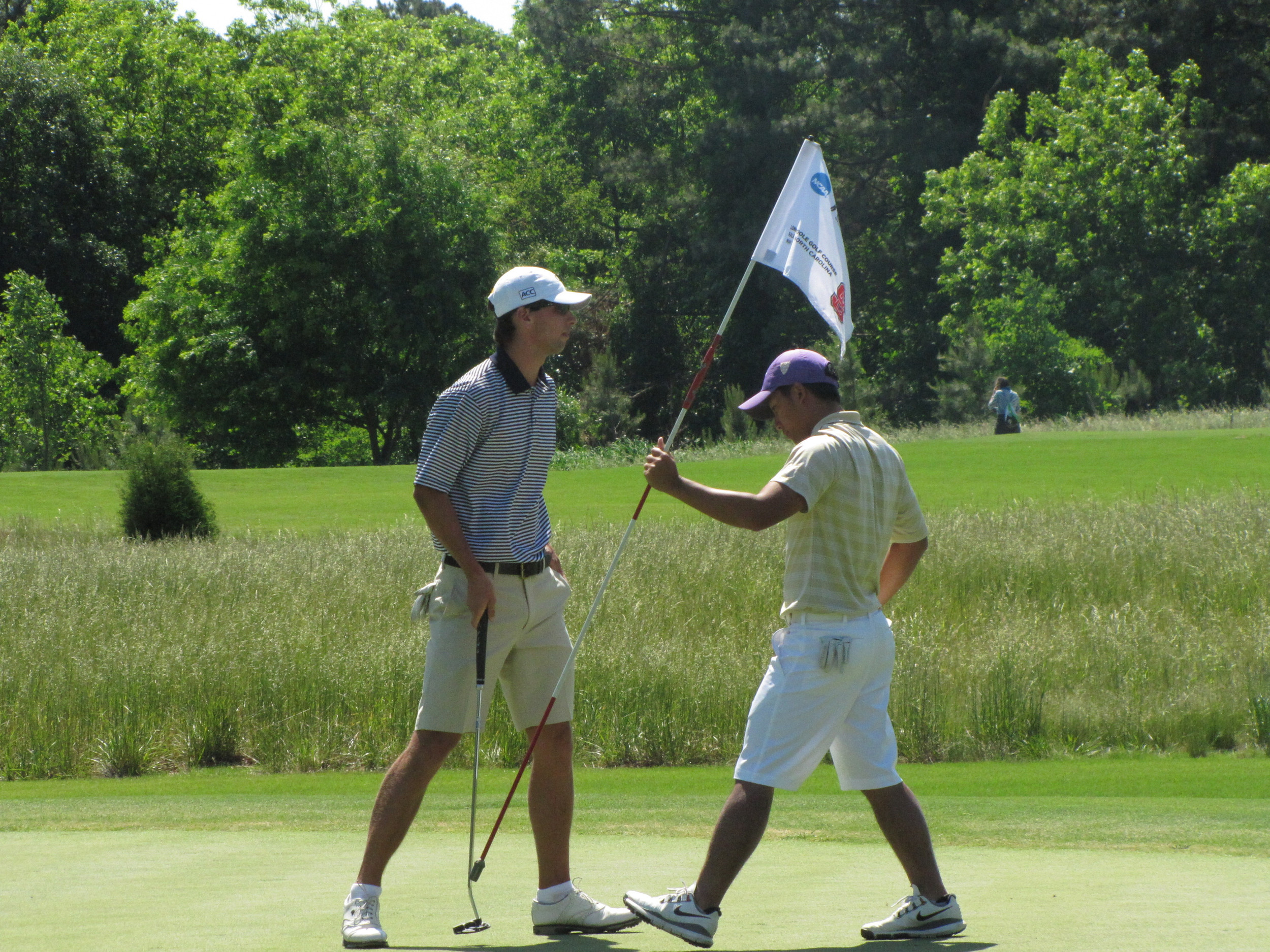 Seth Reeves acknowledges the crowd after his birdies the 6th hole during the final round of the NCAA Raleigh Regional.