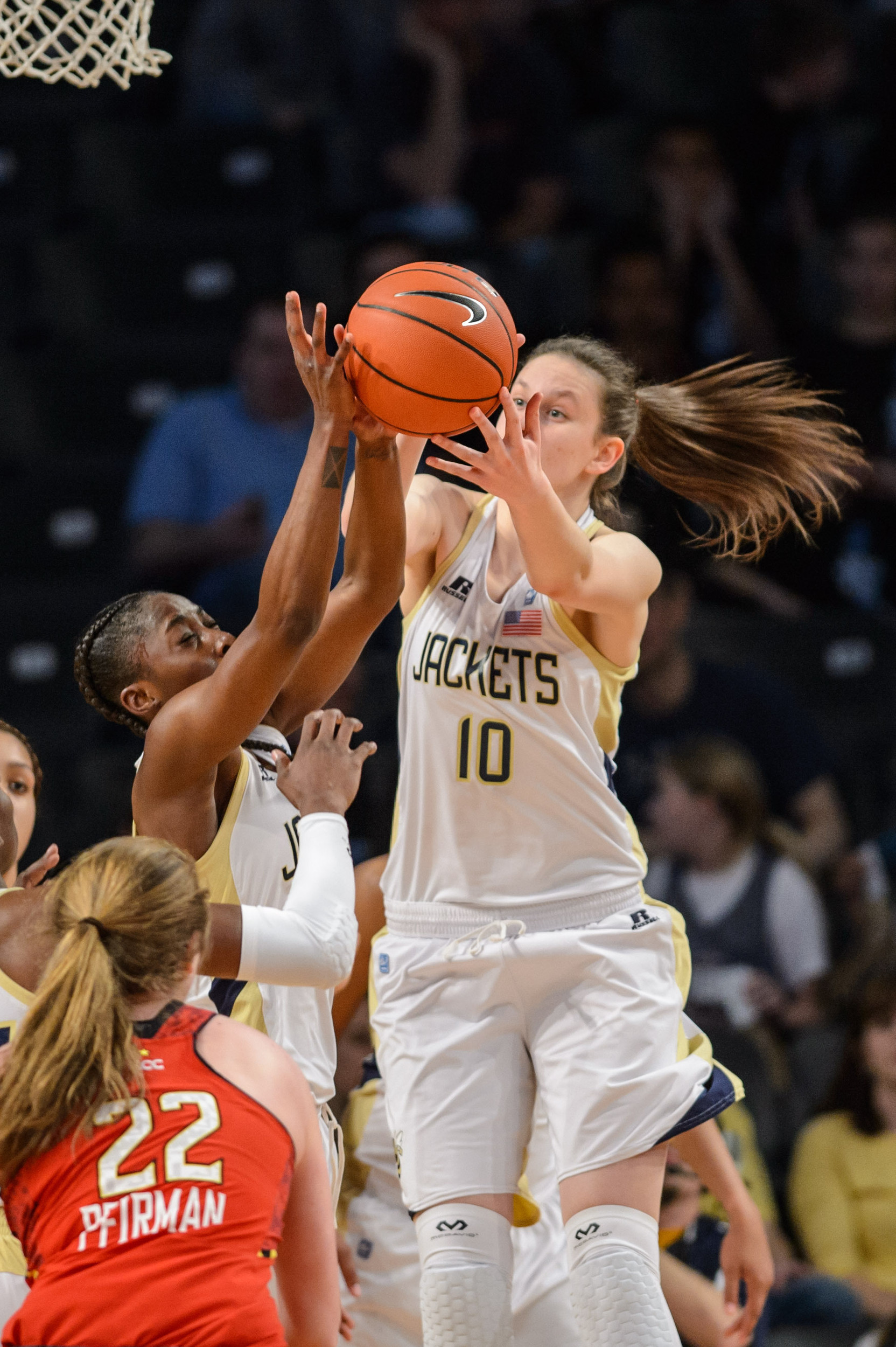 Deja Foster, Katarina Vuckovic (10), Sydney Wallace (23)