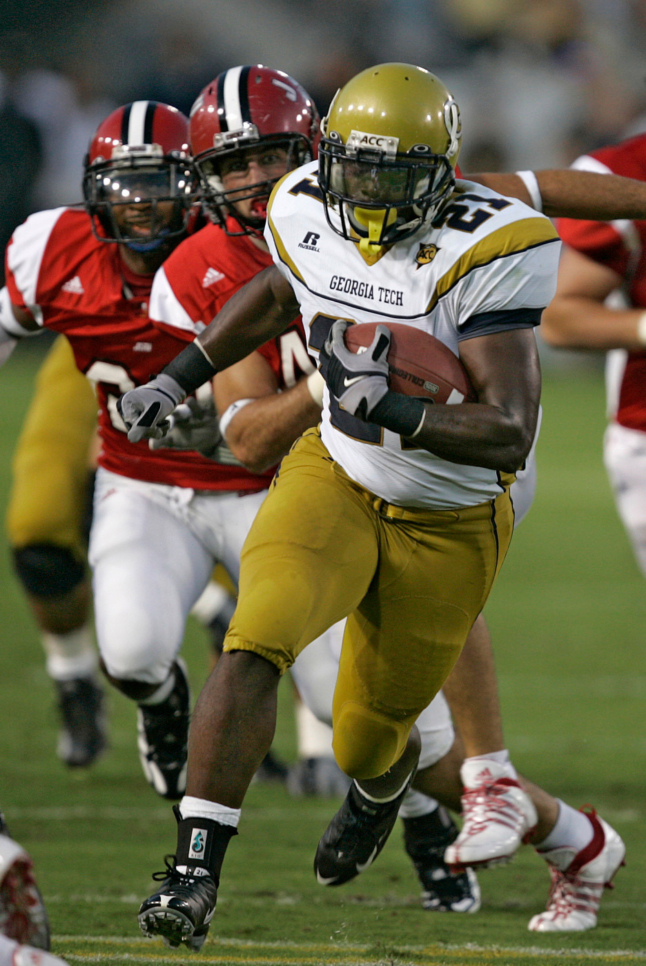 Georgia Tech running back Jonathan Dwyer breaks away from Jacksonville State's Andrew Ridgeway during the the first quarter of a football game Thursday, Aug. 28, 2008 in Atlanta. (AP Photo/John Bazemore)
