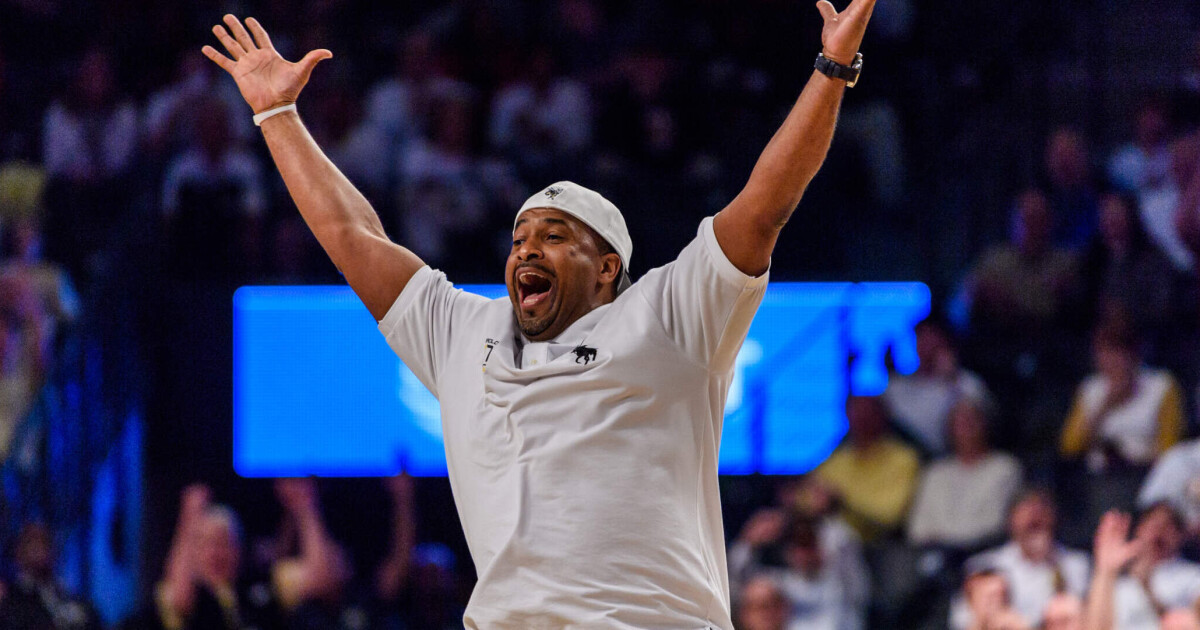 Top Play Tuesday Brian Oliver Still Lethal Men's Basketball