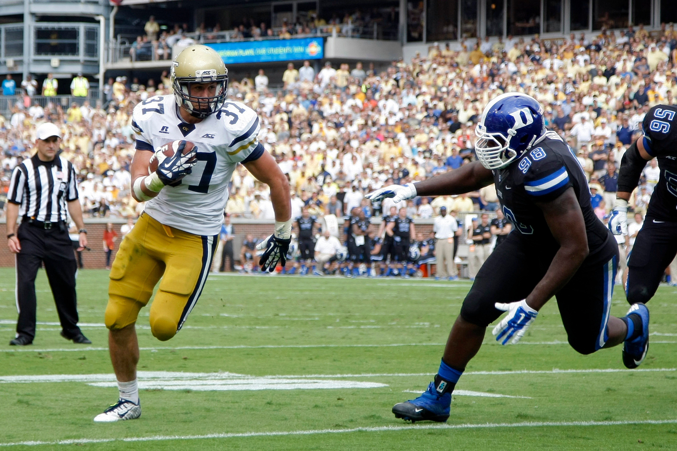 Running back Zach Laskey (37) runs the ball for a touchdown against the Duke Blue Devils (Brett Davis-USA TODAY Sports)