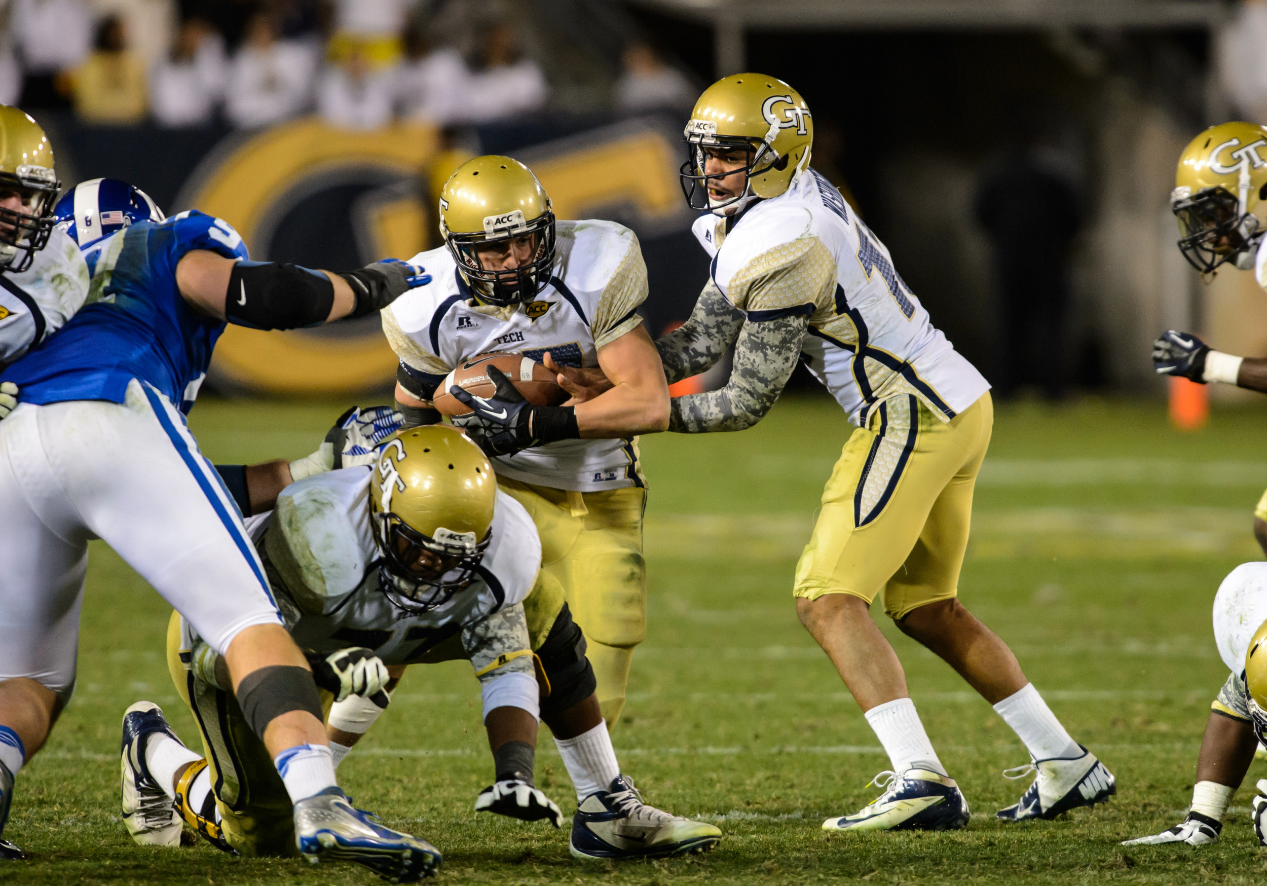 Zach Laskey (37), Tevin Washington (13)