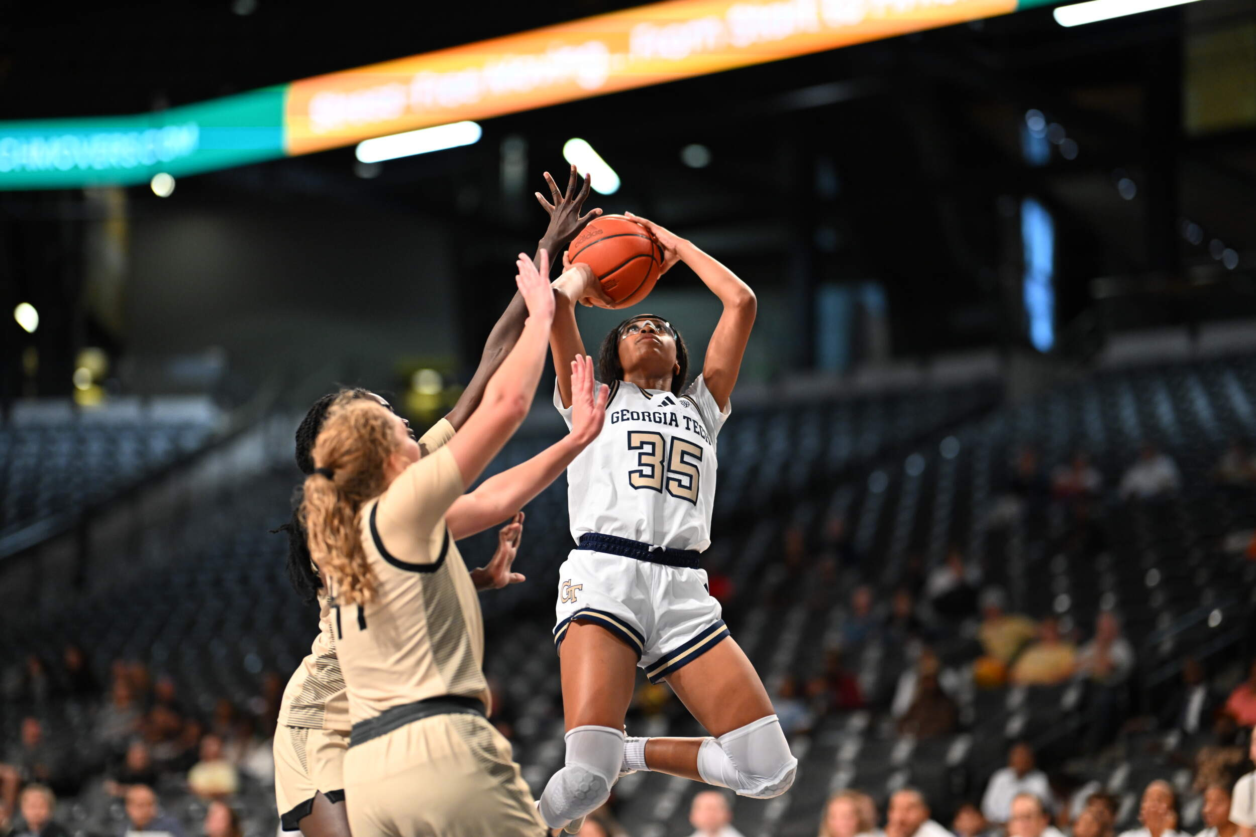 Women's Basketball- Tianna Thompson