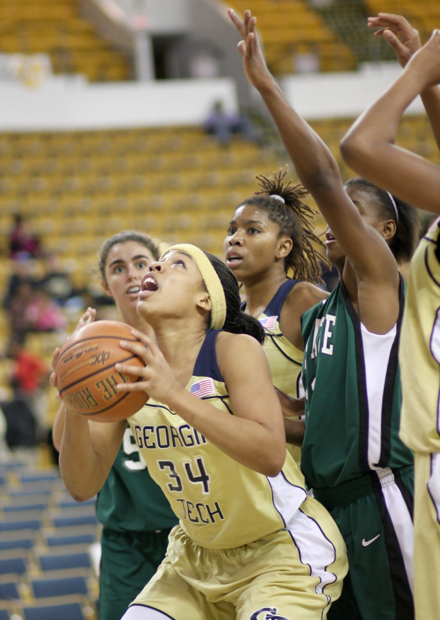 Iasia Hemingway under the basket