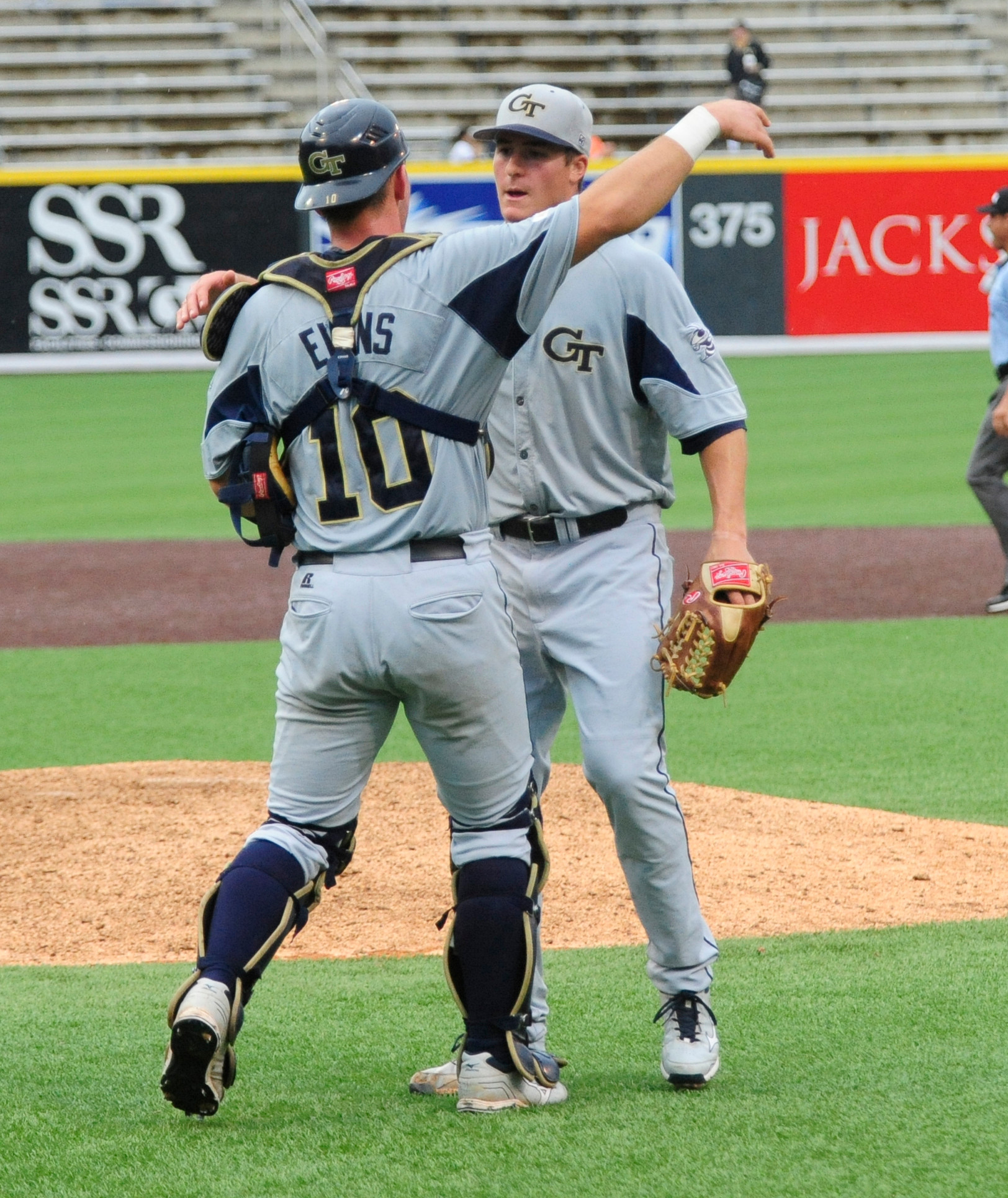 Zane Evans (10), Jonathan Roberts (27)