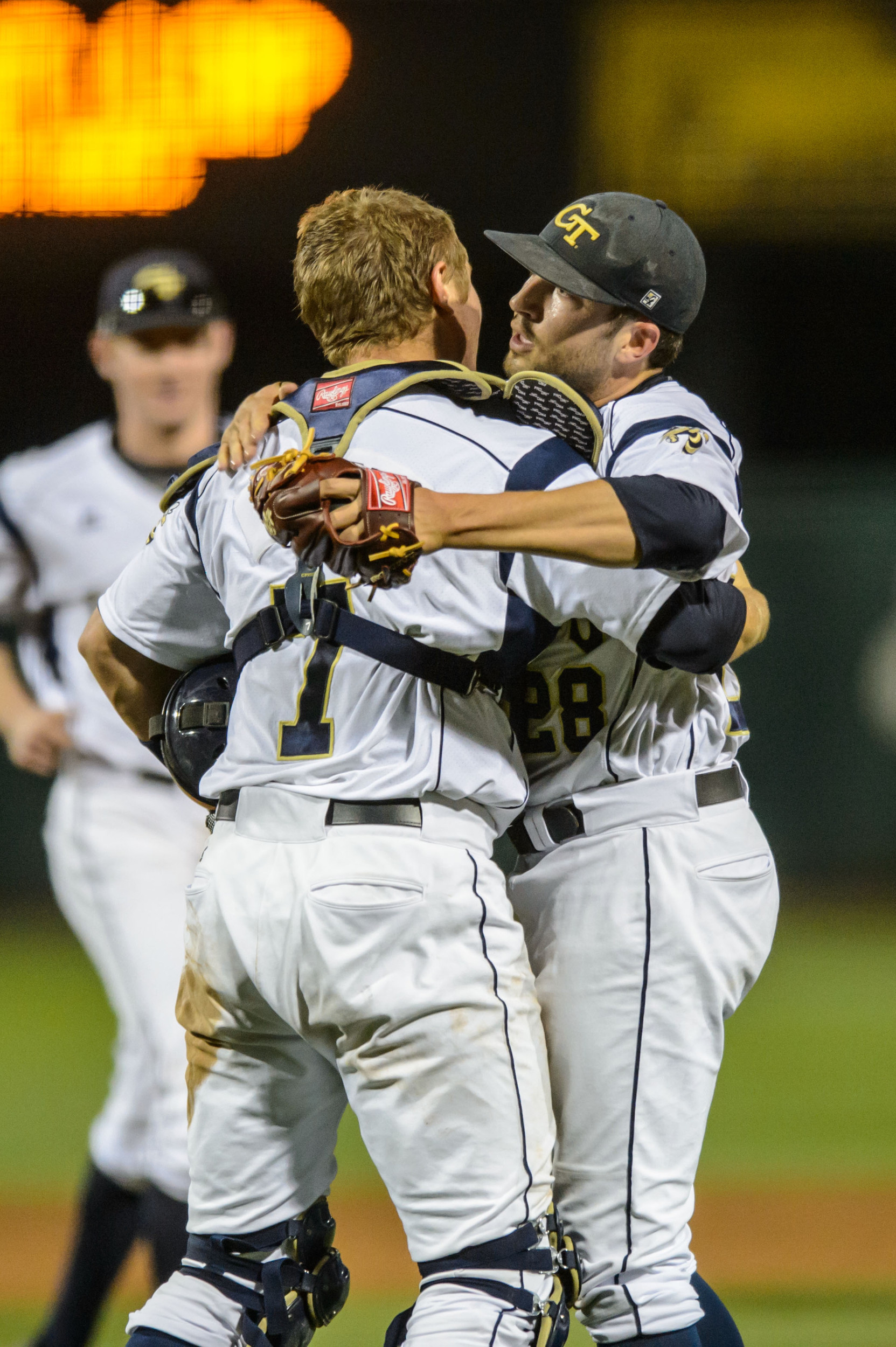 Dusty Isaacs (28), Arden Pabst (7)