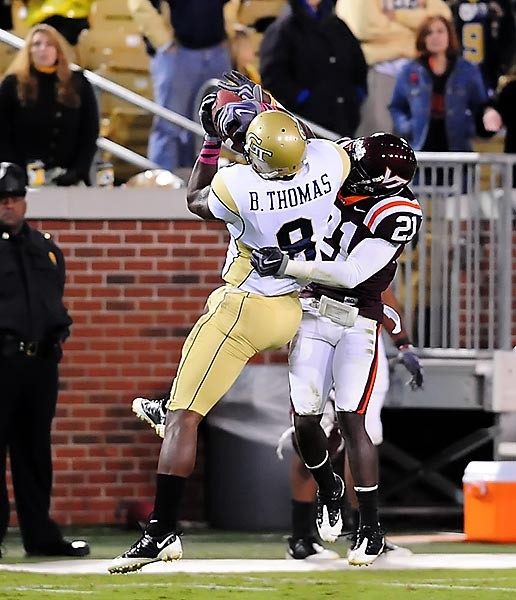 Demaryius Thomas (8) pulls down a long pass. Photo by LensEffects