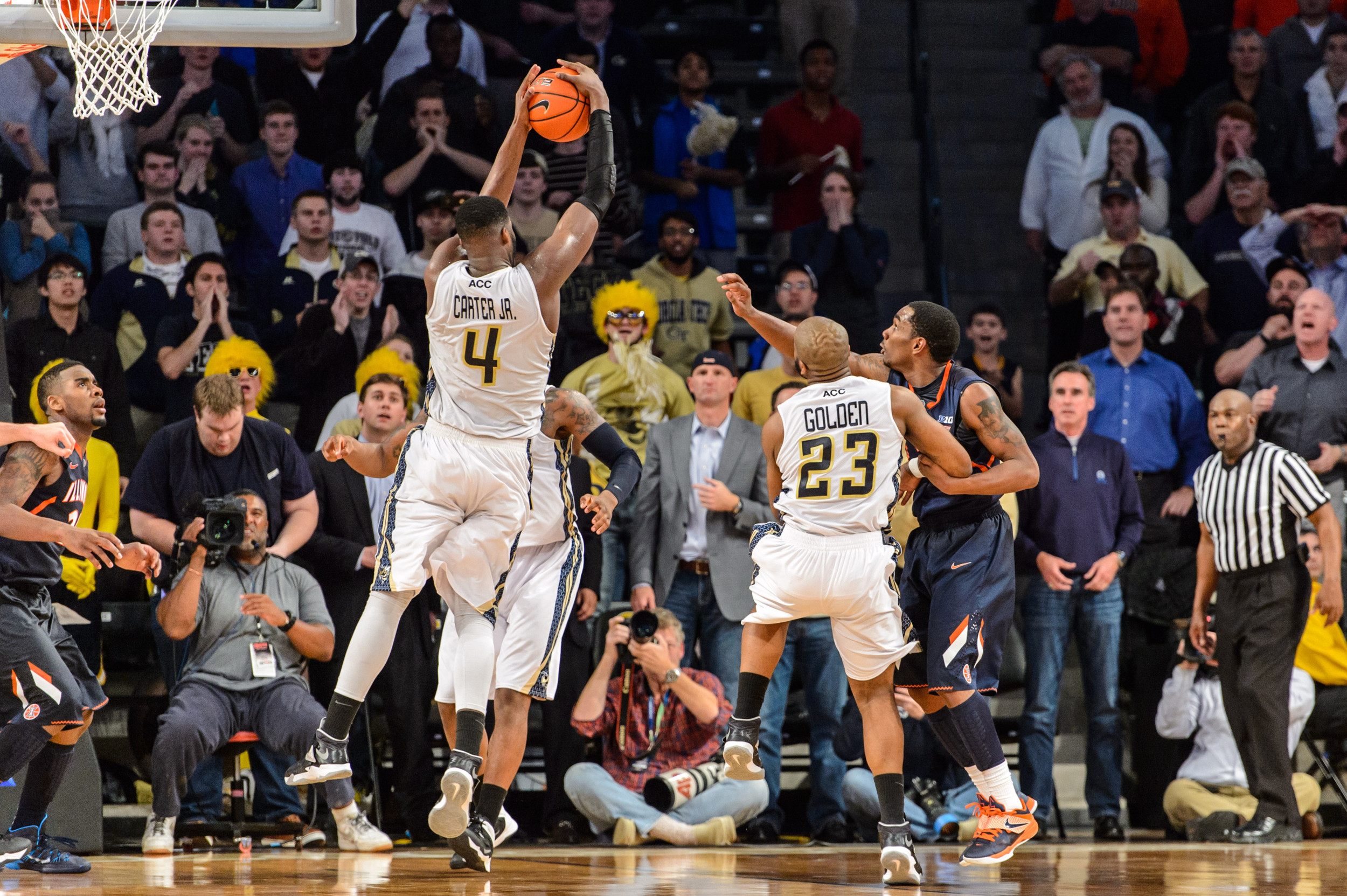 Robert Carter Jr. (4), Trae Golden (23)