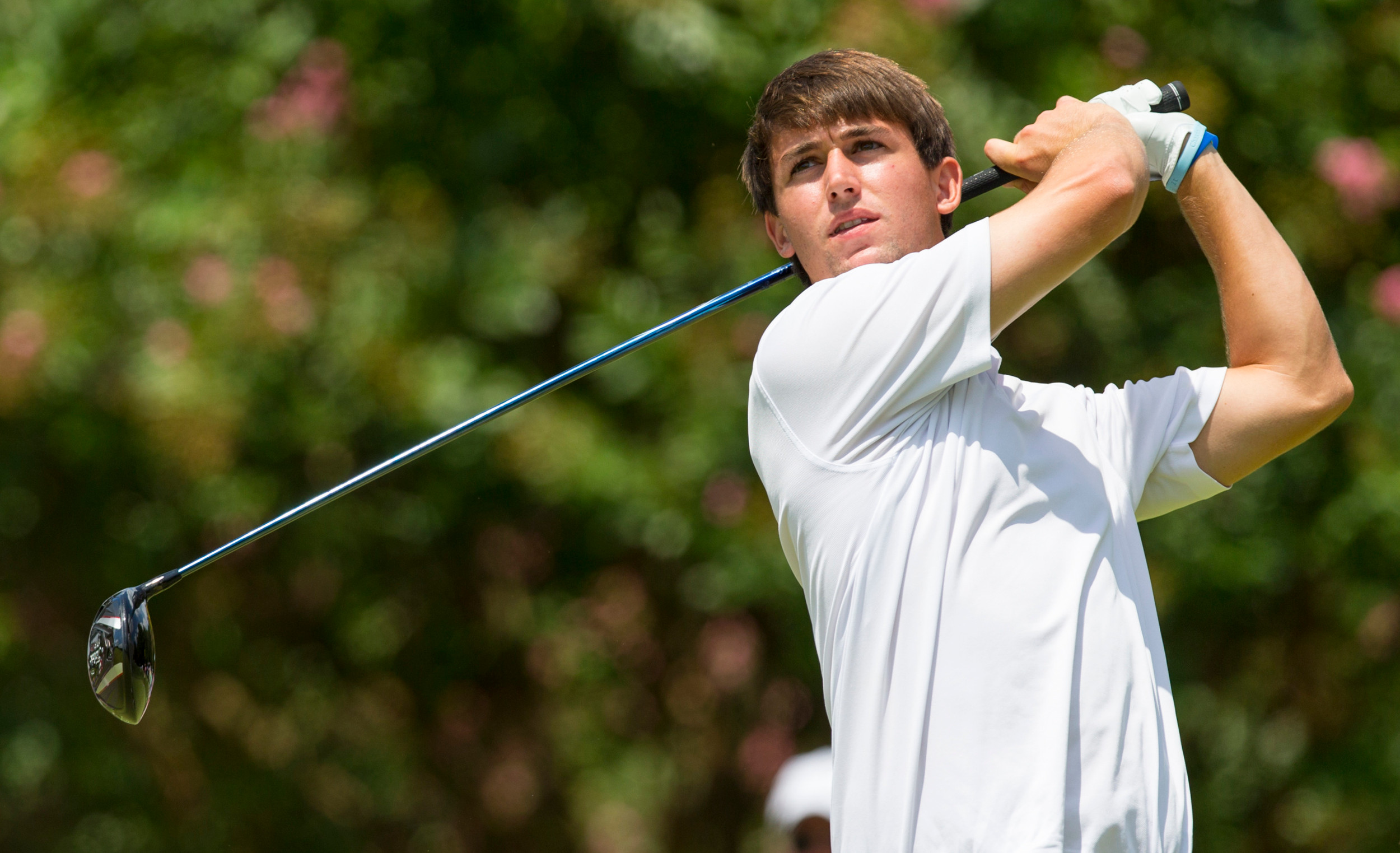 Ollie Schniederjans watches his tee shot on the second hole during the third round of match play at the 2014 U.S. Amateur at Atlanta Athletic Club in Johns Creek, Ga. on Thursday, Aug. 14, 2014. (Copyright USGA/Chris Keane)