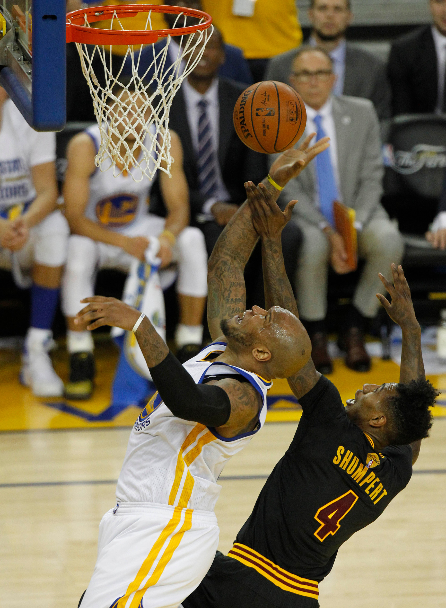 June 19, 2016; Oakland, CA, USA; Golden State Warriors center Marreese Speights (5) and Cleveland Cavaliers guard Iman Shumpert (4) fight for the ball during game seven of the NBA Finals. Credit: Cary Edmondson-USA TODAY Sports