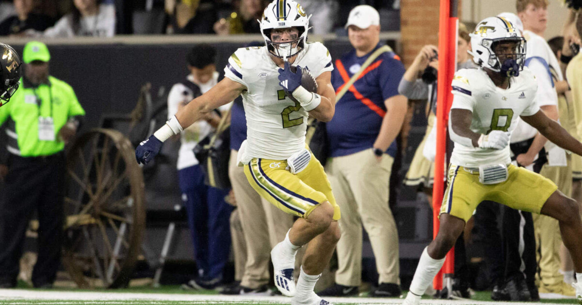 Leonard Named Witten Man of the Year Semifinalist Football —