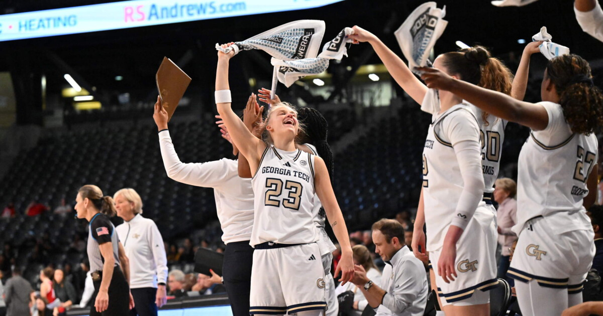 Women’s Basketball Jumps to No. 13 in AP Poll