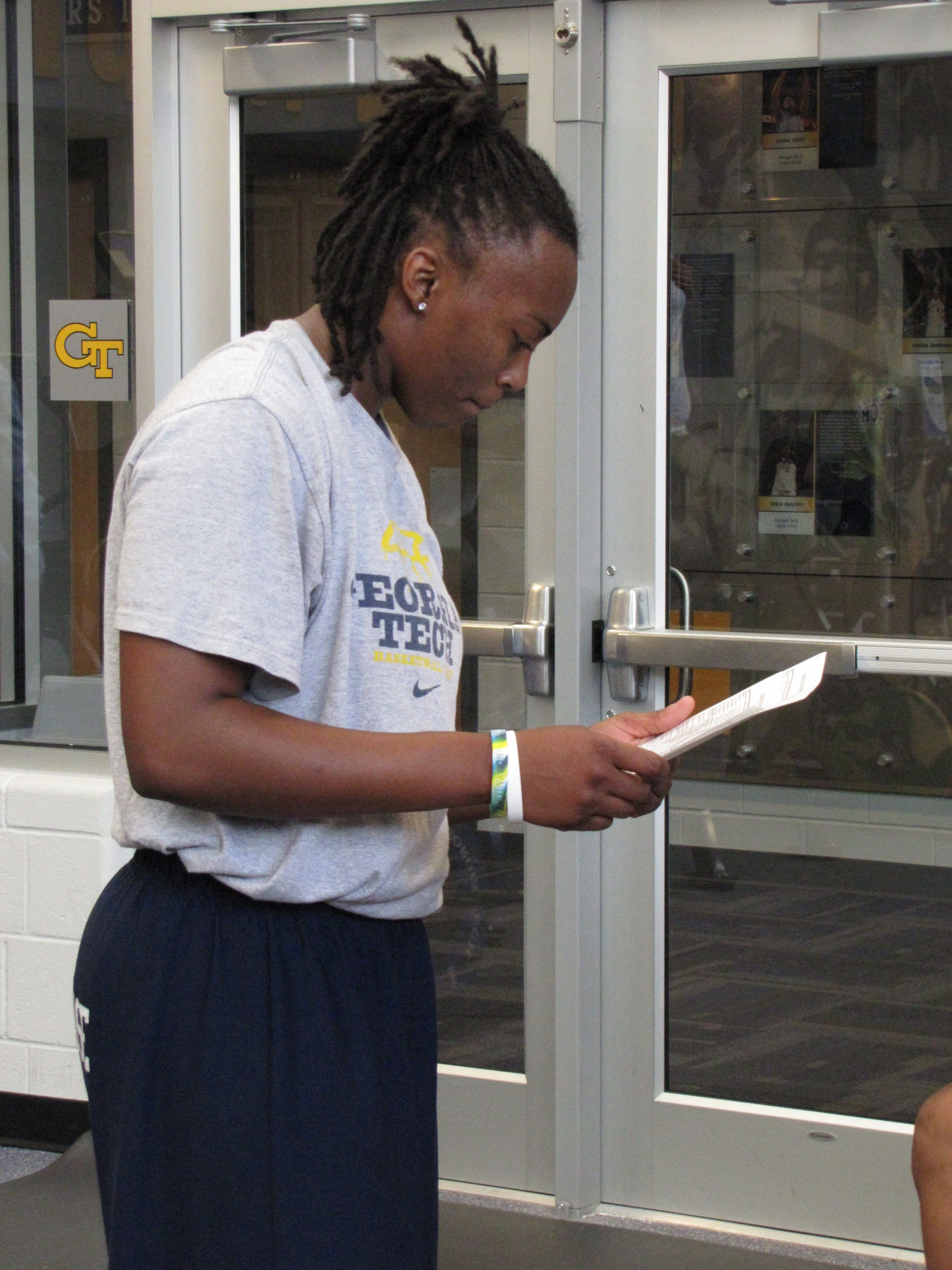 Mo Bennett reads her sheet