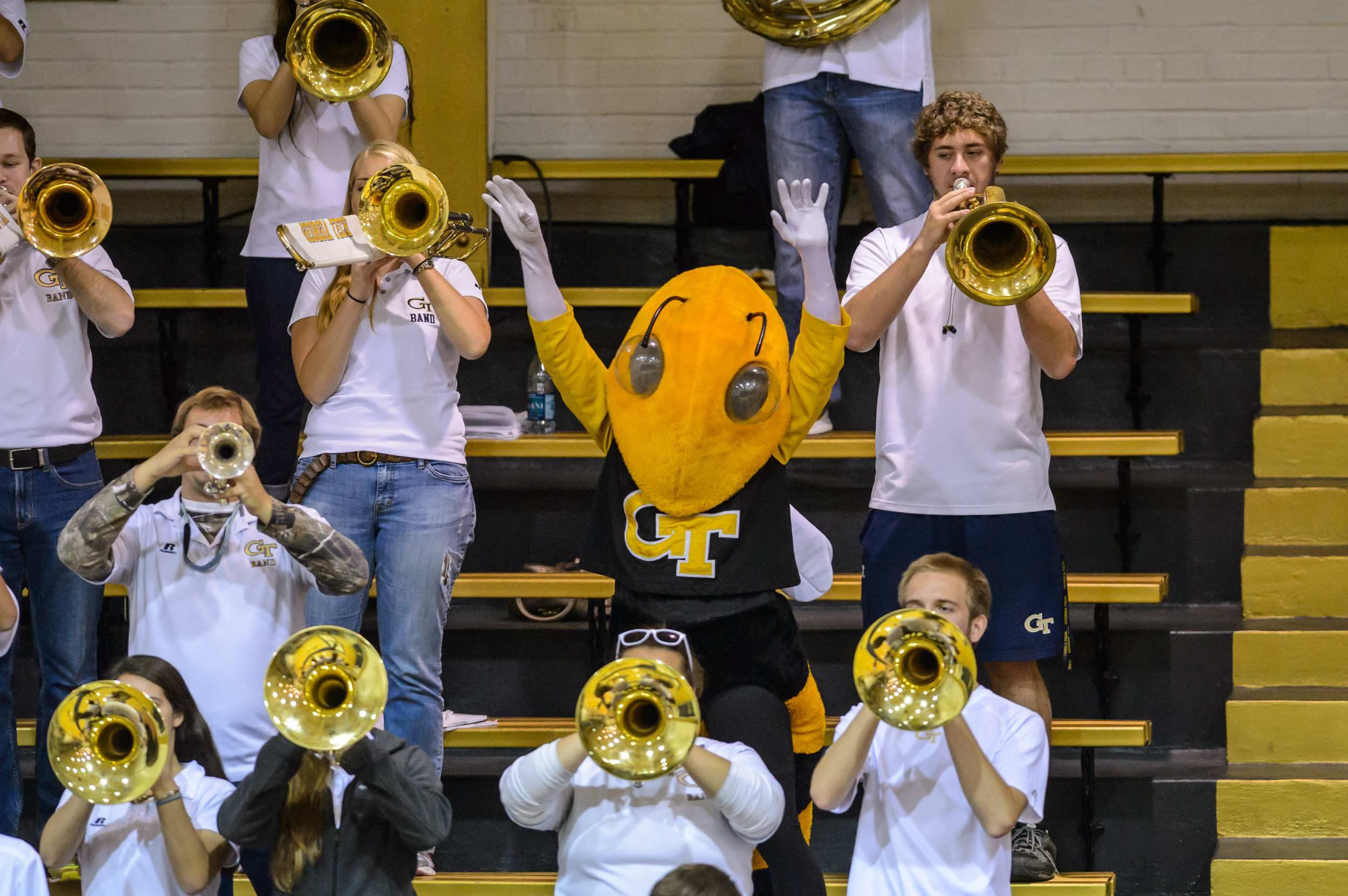 Buzz hangs out with the band