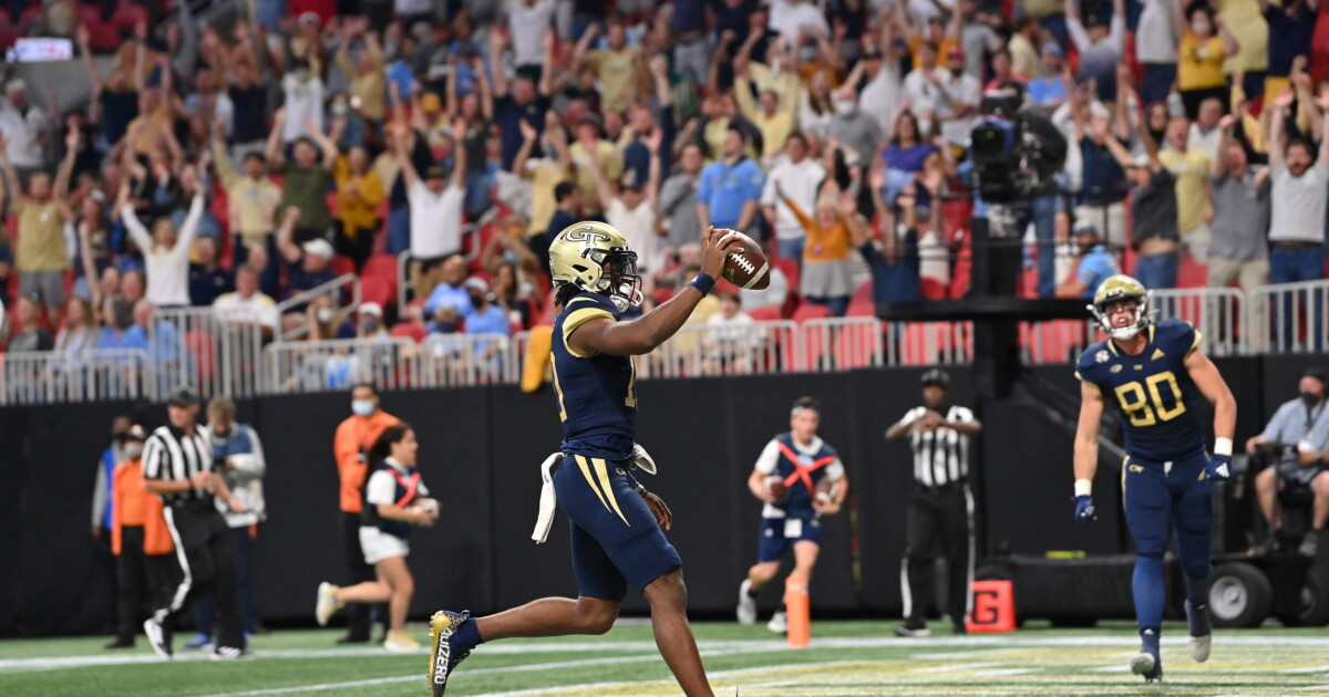 Jackets Roll Over No. 21/20 North Carolina, 4522 Football — Tech Yellow Jackets