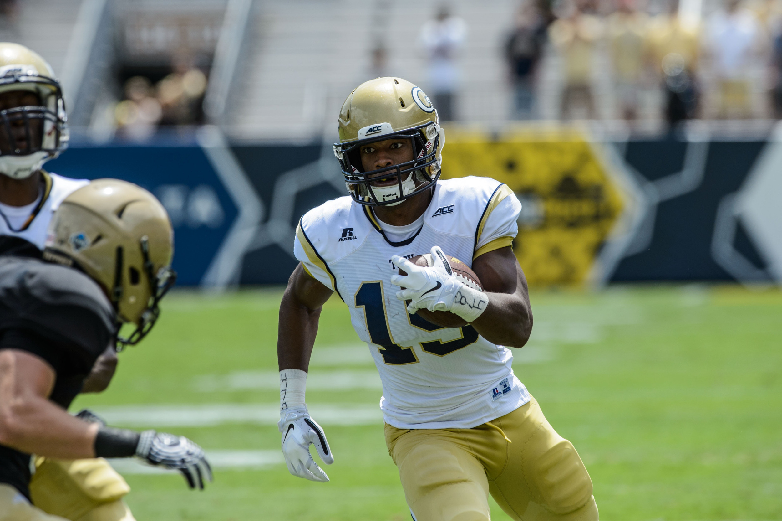 DeAndre Smelter (15)