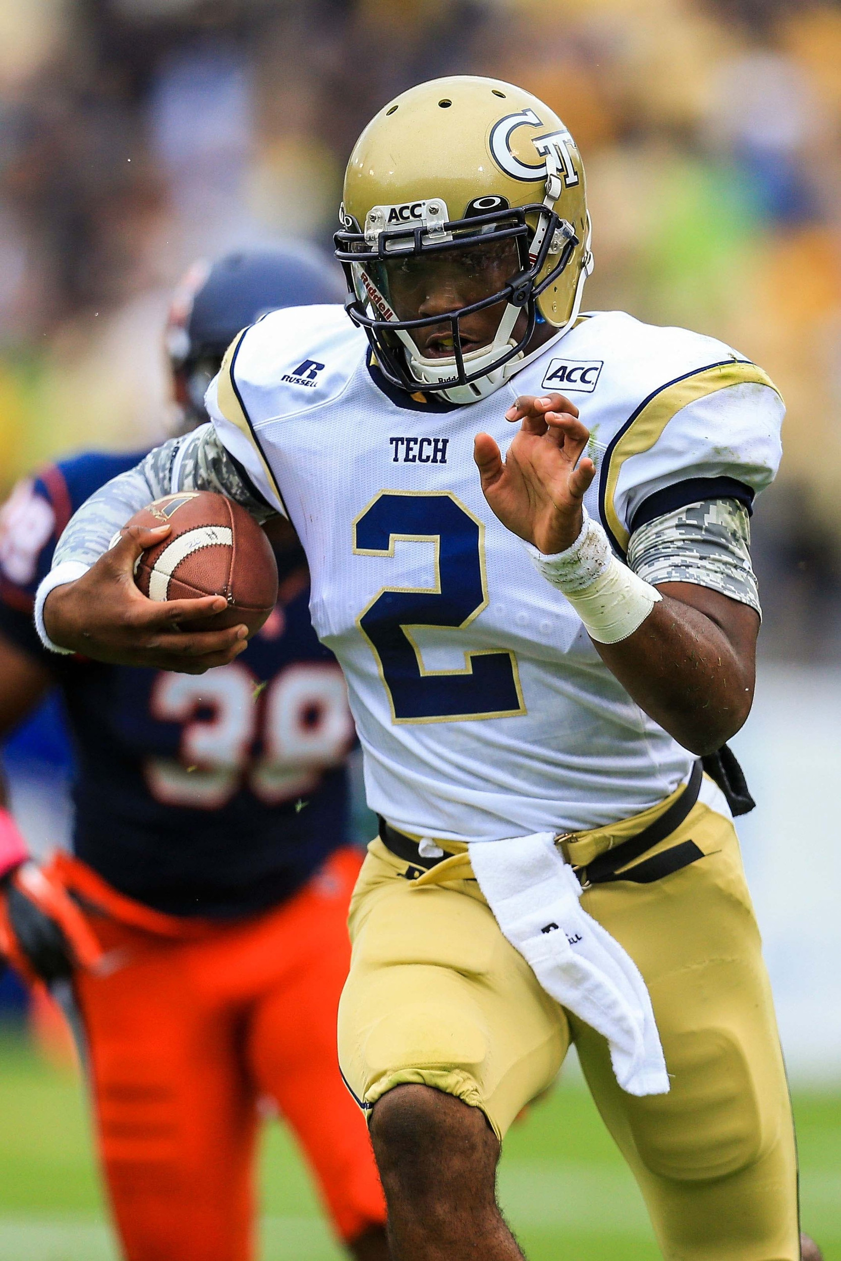 Vad Lee (2) runs the ball in the first half. Mandatory Credit: Daniel Shirey-USA TODAY Sports