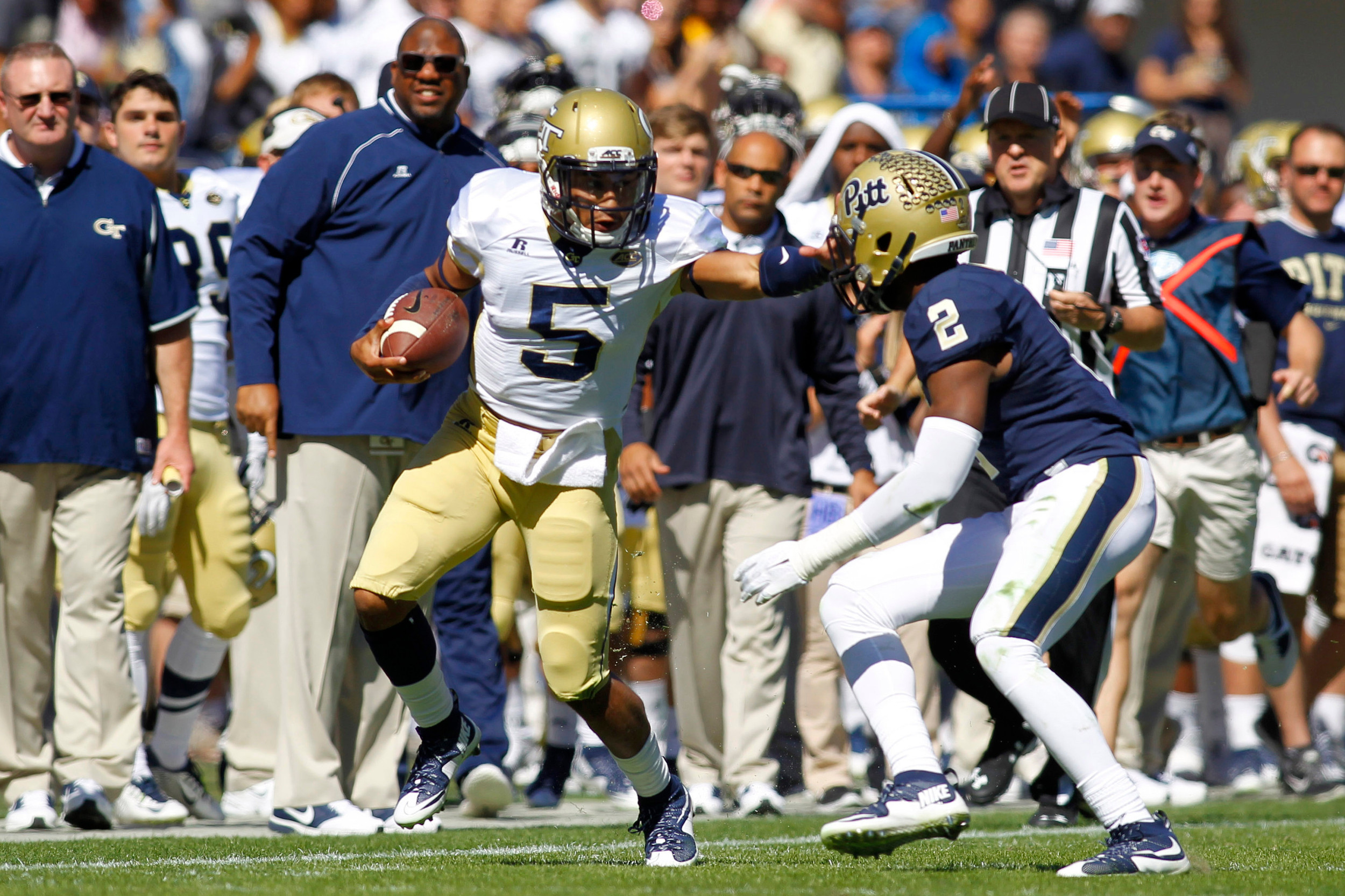 Yellow Jackets quarterback Justin Thomas (5) Brett Davis-USA TODAY Sports