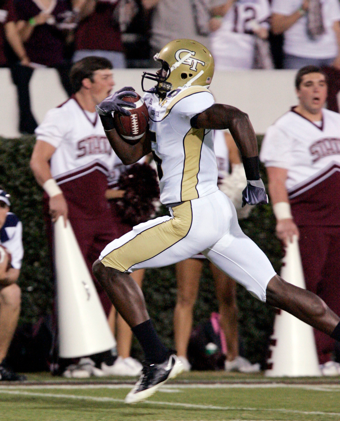 Georgia Tech's Stephen Hill runs into the end zone untouched for a first quarter 24-yard touchdown run. (AP)