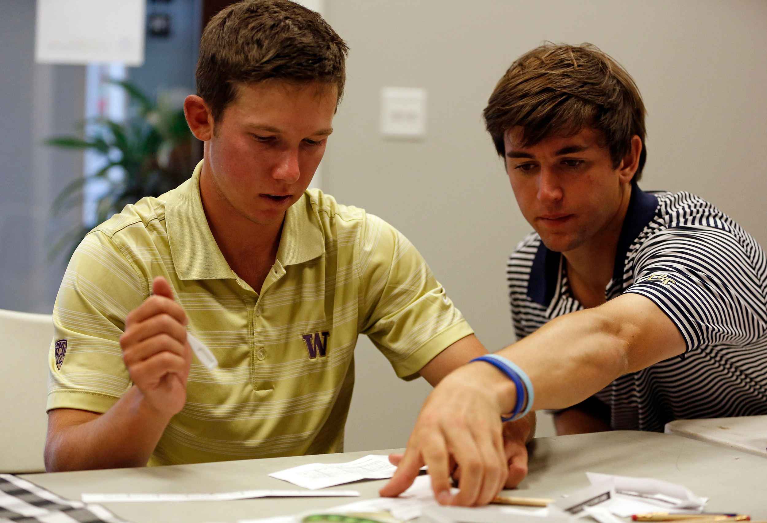 Ollie Schniederjans and Washington's Jordan Sanders Saturday at the NCAA Raleigh Regional
