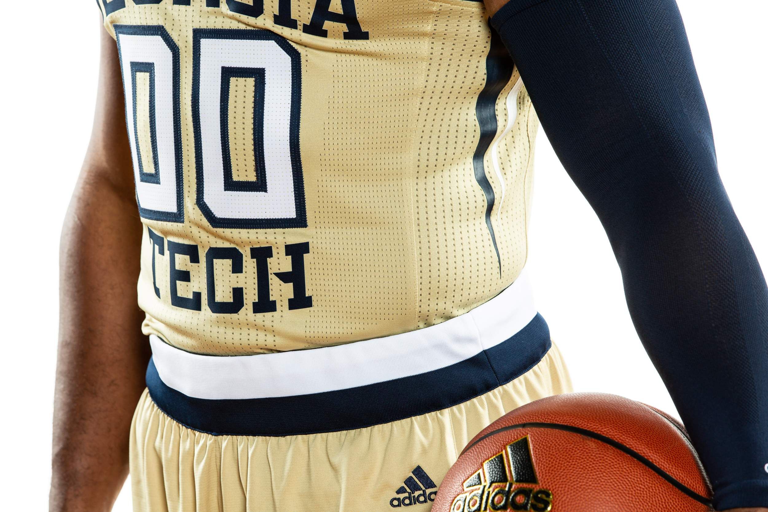 más lejos café frente GT/adidas Unveil New Basketball Uniforms – Men's Basketball — Georgia Tech  Yellow Jackets