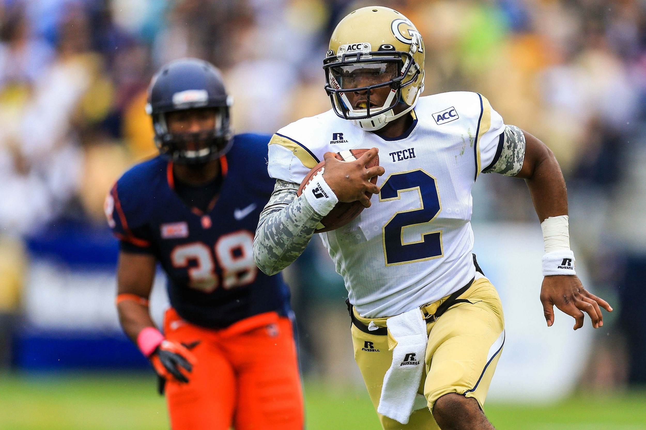 Vad Lee (2) runs the ball in the first half. Mandatory Credit: Daniel Shirey-USA TODAY Sports