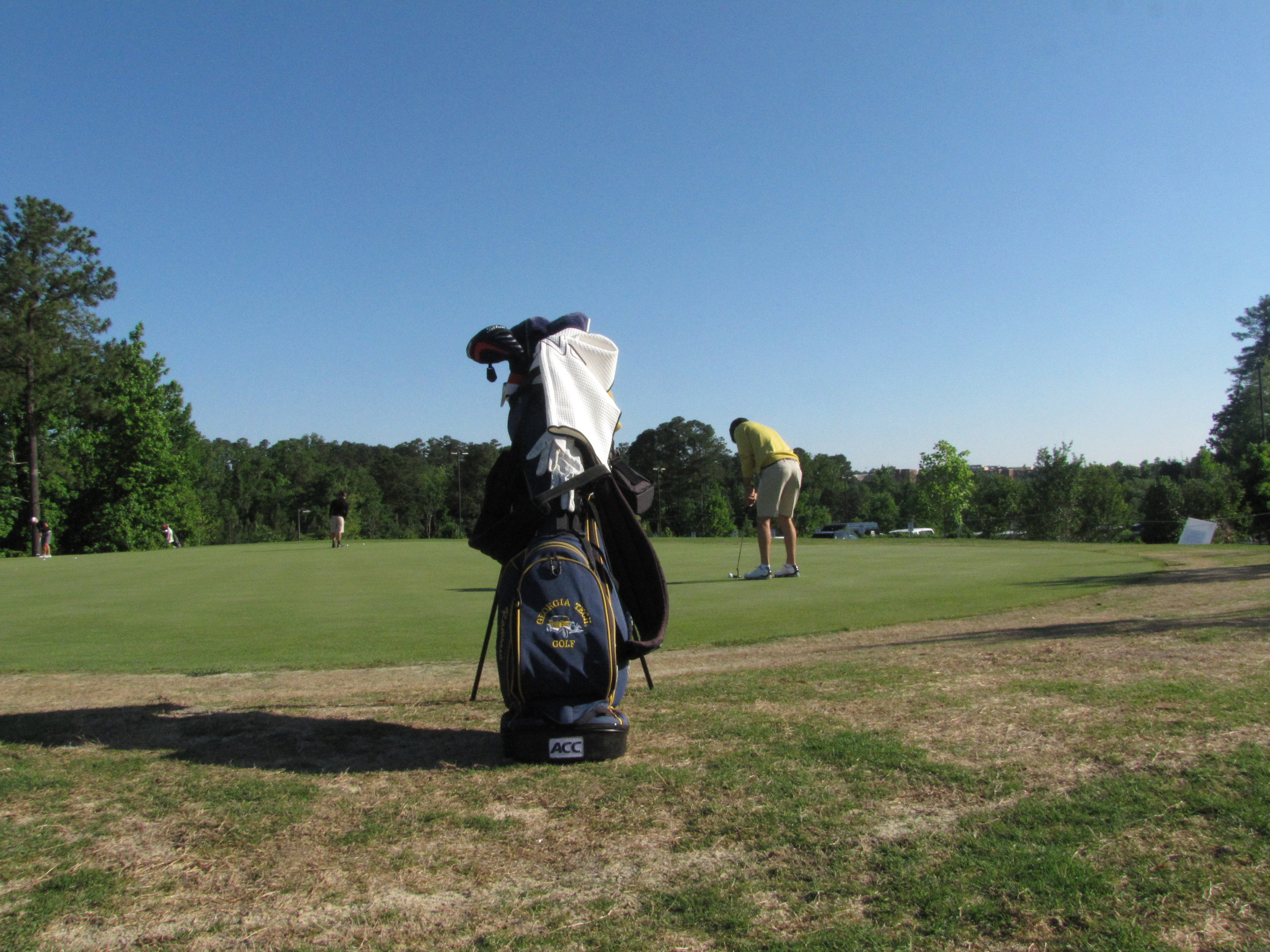Ollie Schniederjans on the practice green before the final round of the NCAA Raleigh Regional.