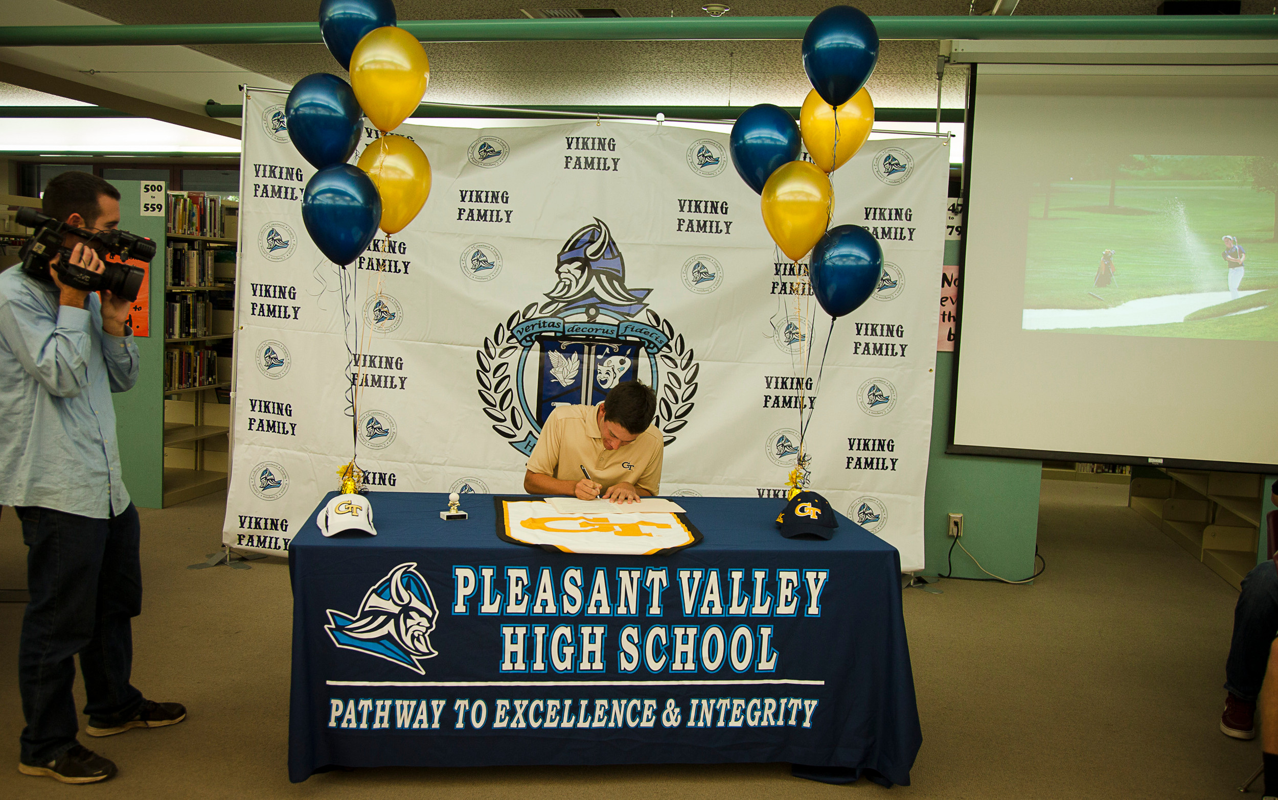 Noah Norton signs his national letter of intent