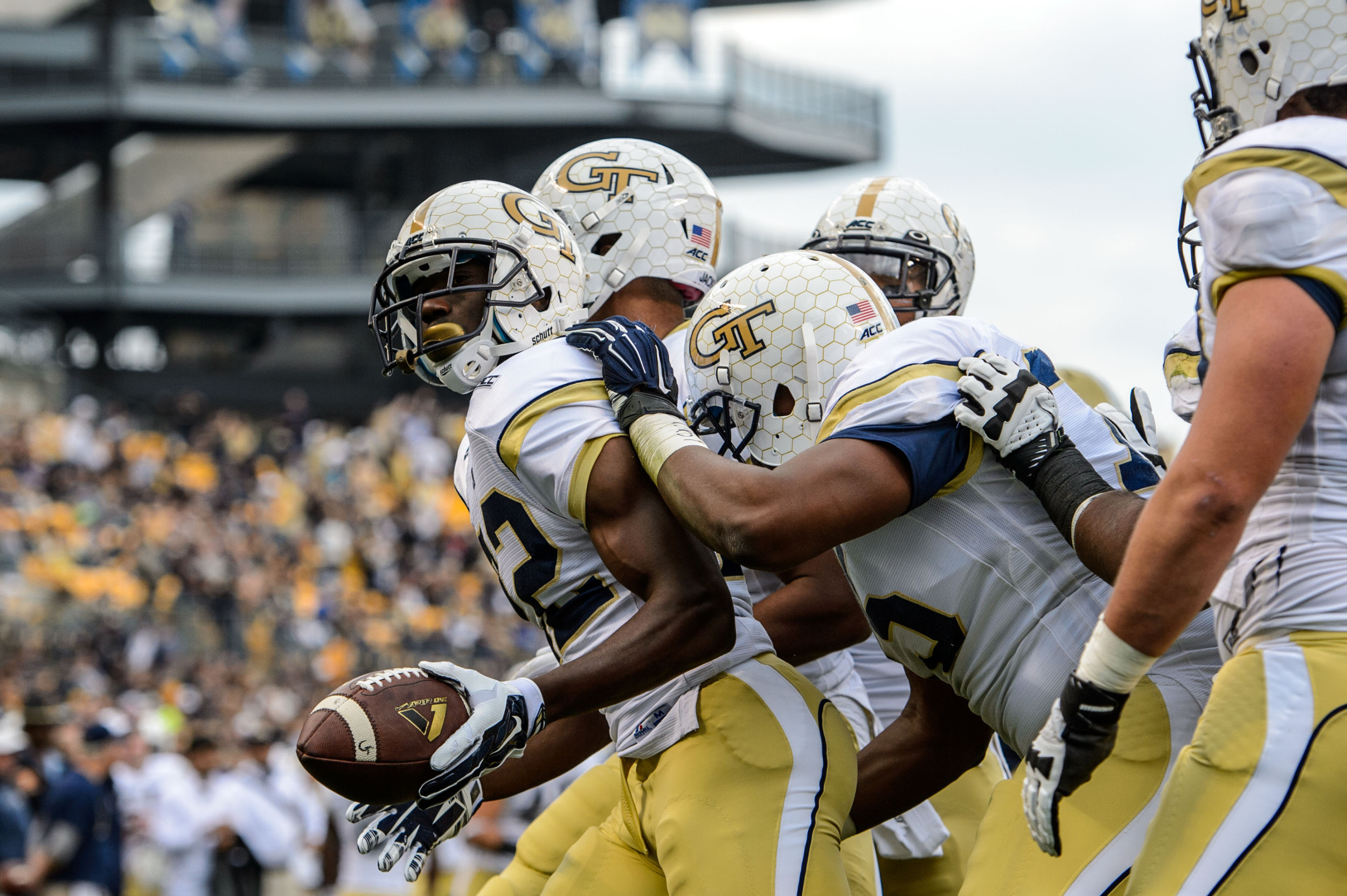 The team celebrates a Broderick Snoddy (22) touchdown!