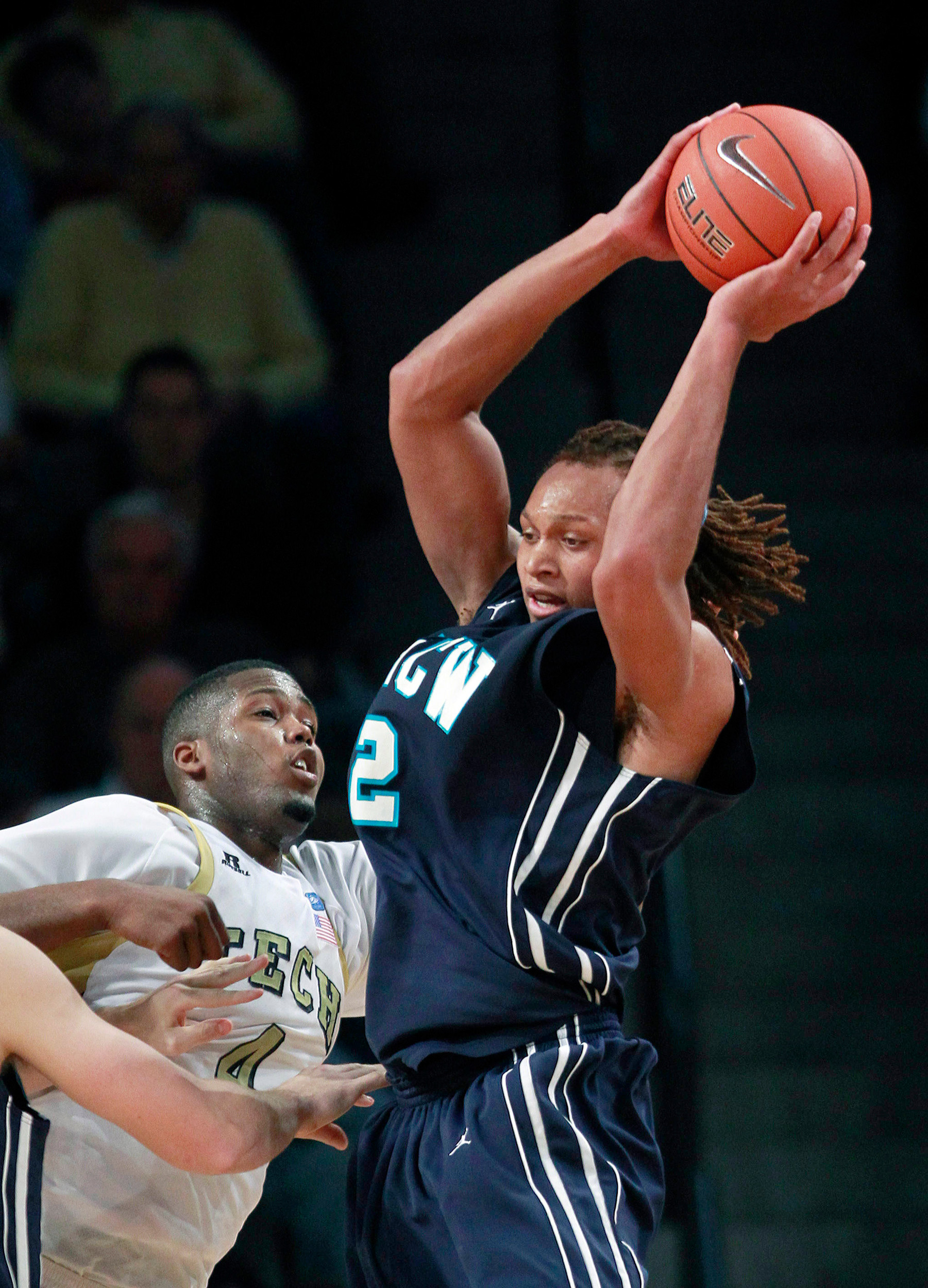 North Carolina-Wilmington forward Keith Rendleman (2) and Georgia Tech forward Robert Carter (4) battle for a rebound in the first half. (AP Photo/John Bazemore)