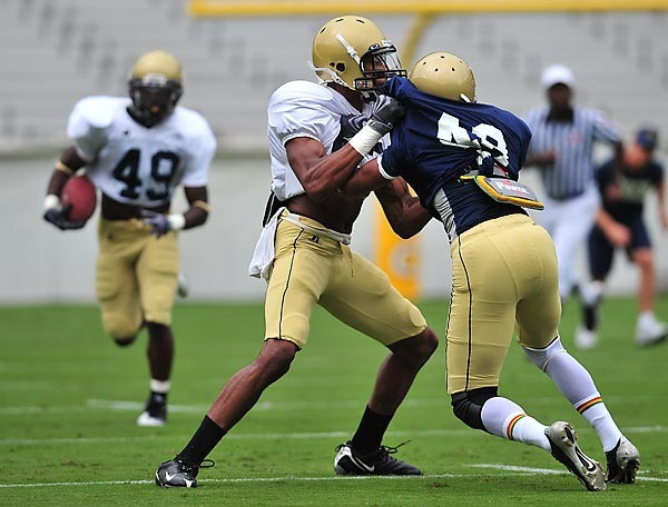 Georgia Tech FootballScrimmage PracticeAugust 14, 2010Bobby Dodd StadiumJeremy Moore blocking