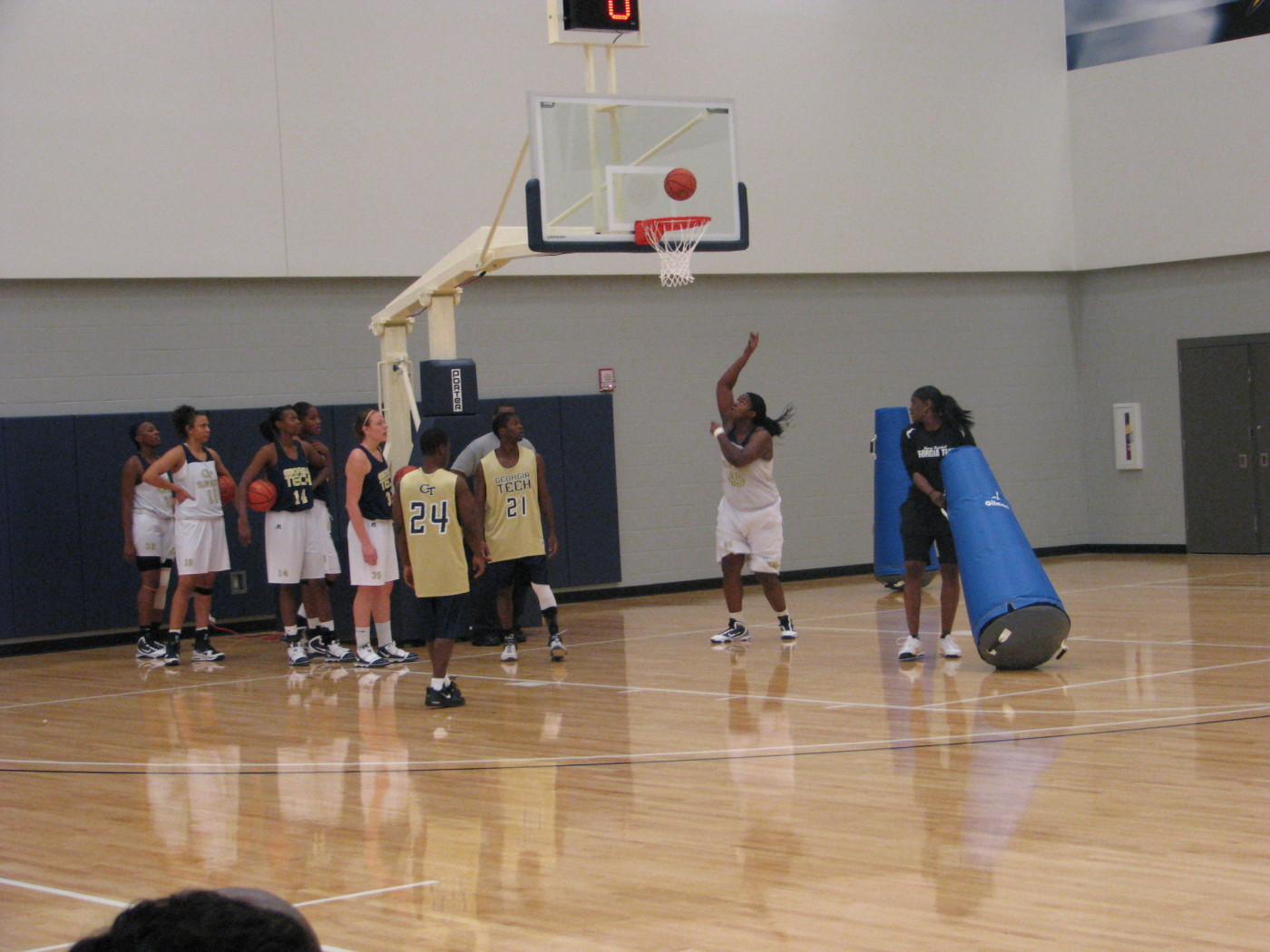 Team practices in the brand new Zelnak Center