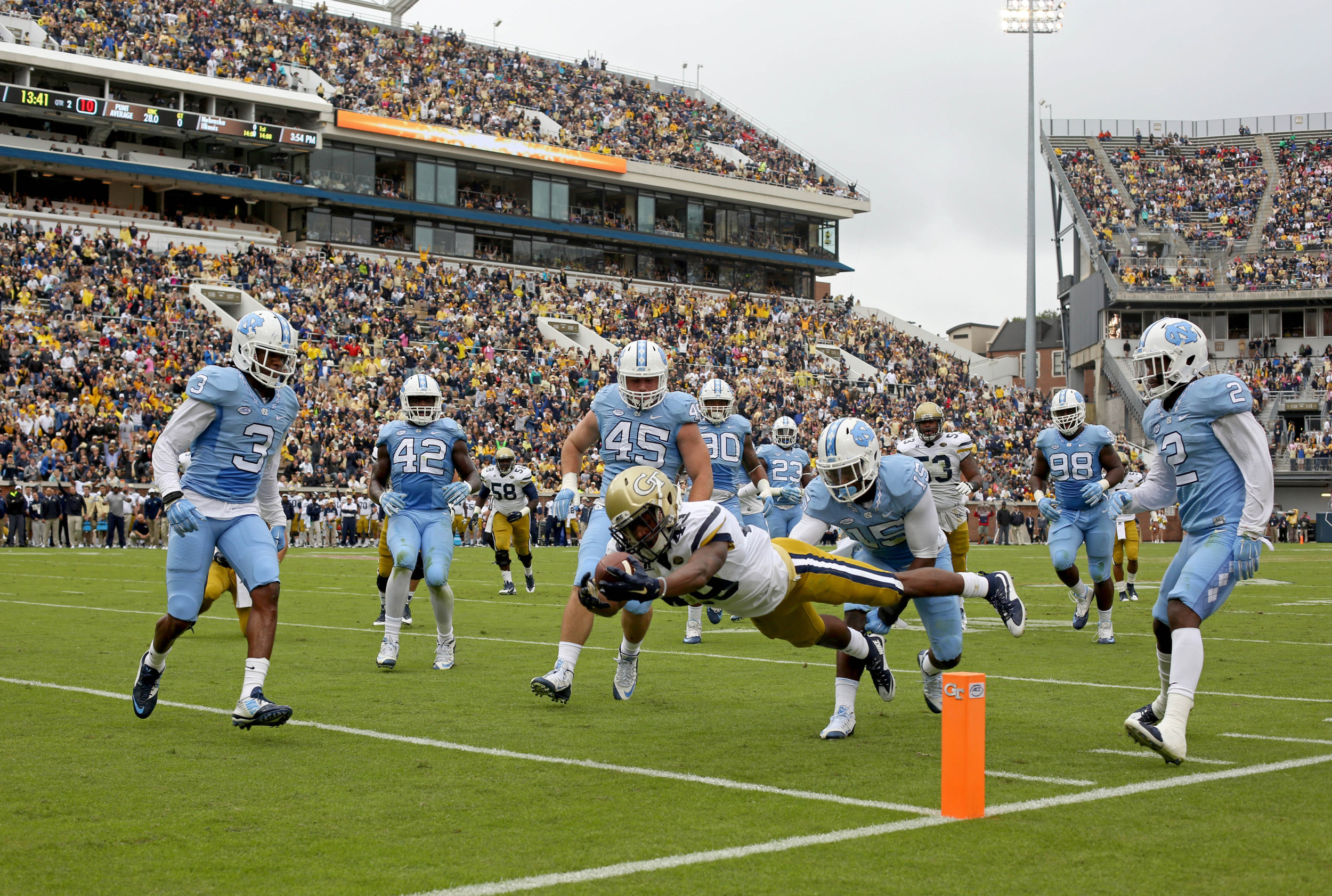 Clinton Lynch dives for a touchdown past North Carolina Tar Heels safety Donnie Miles. Jason Getz-USA TODAY Sports