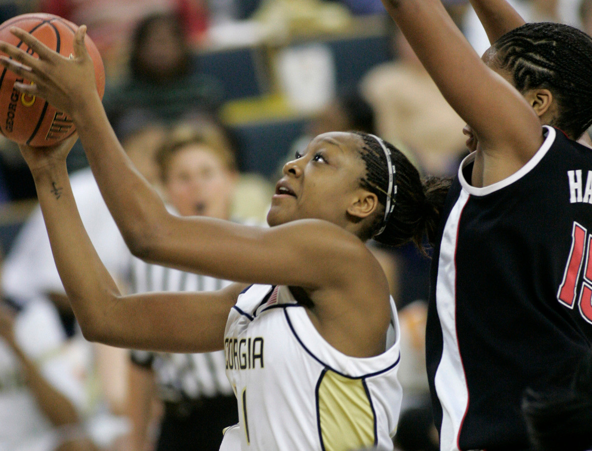 Georgia Tech forward Janie Mitchell (21) goes to the basket defended by Maryland's Laura Harper during the second half of their women's basketball game Thursday, Febuary 1, 2007, in Atlanta. Georgia Tech won, 77-72.(AP Photo/John Amis)