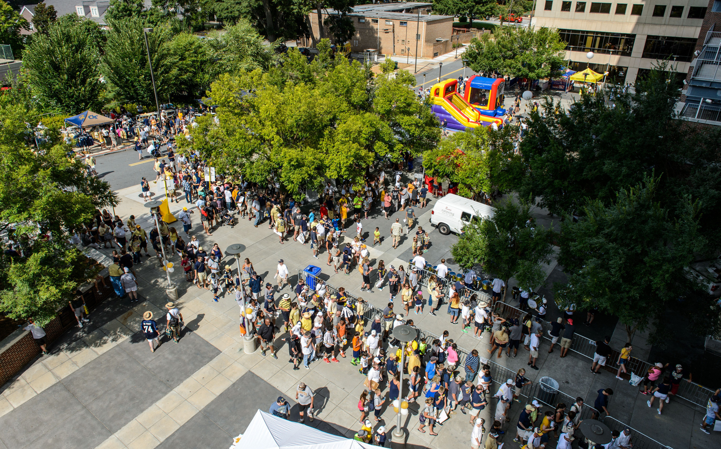 Fans await entry into Bobby Dodd Stadium
