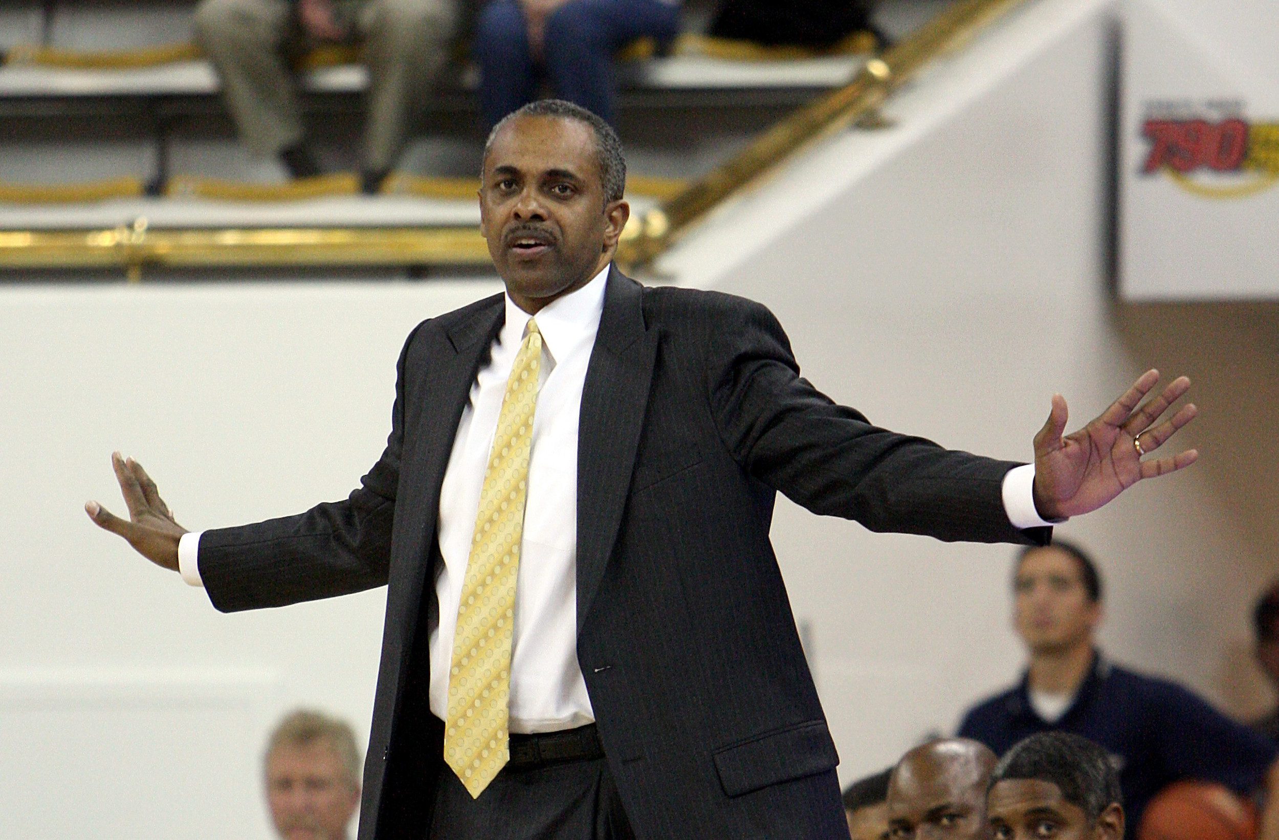 Head Coach Paul Hewitt