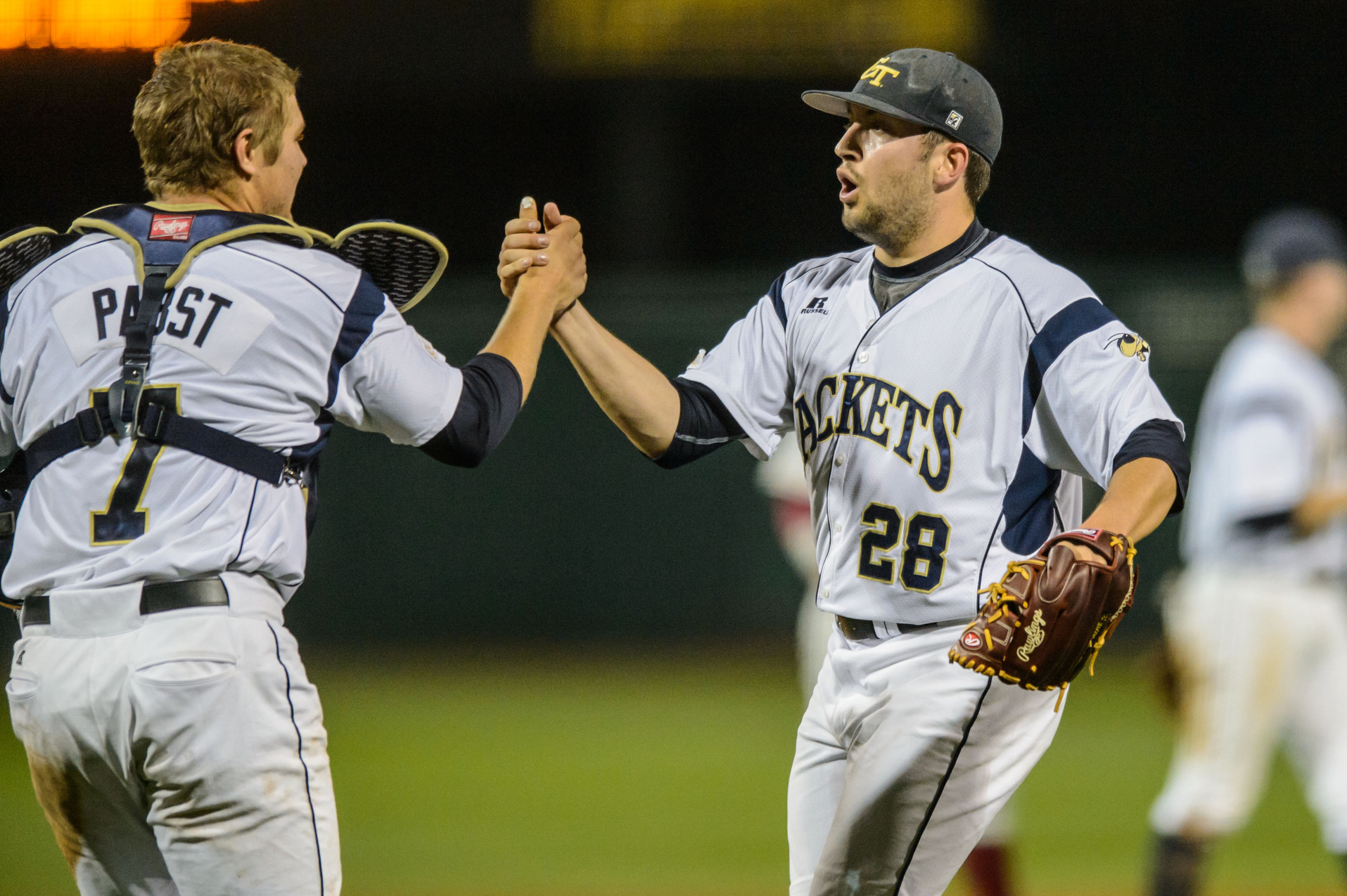Dusty Isaacs (28), Arden Pabst (7)