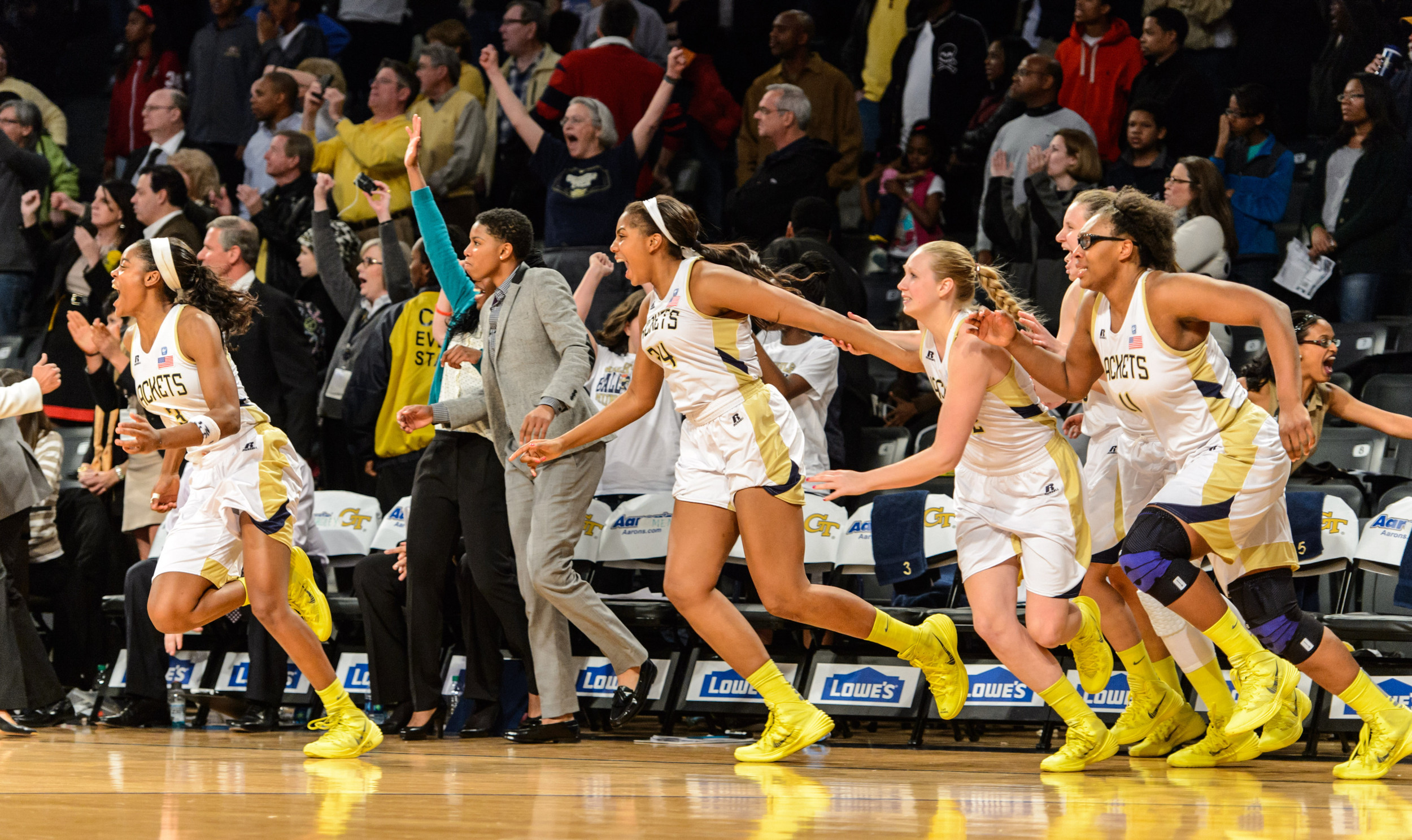 The team celebrates the upset over #13 UNC