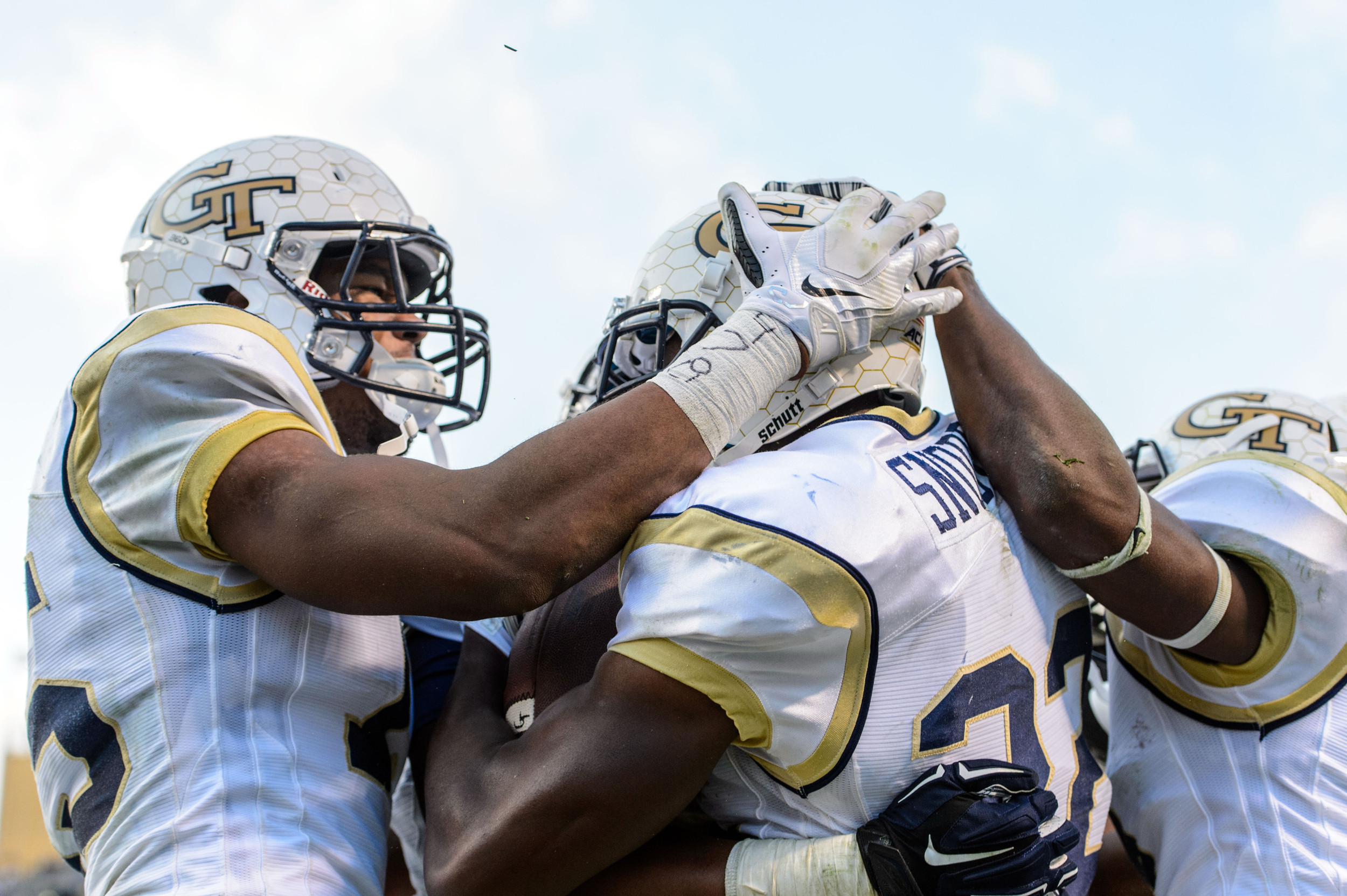 The team celebrates a Broderick Snoddy (22) touchdown!